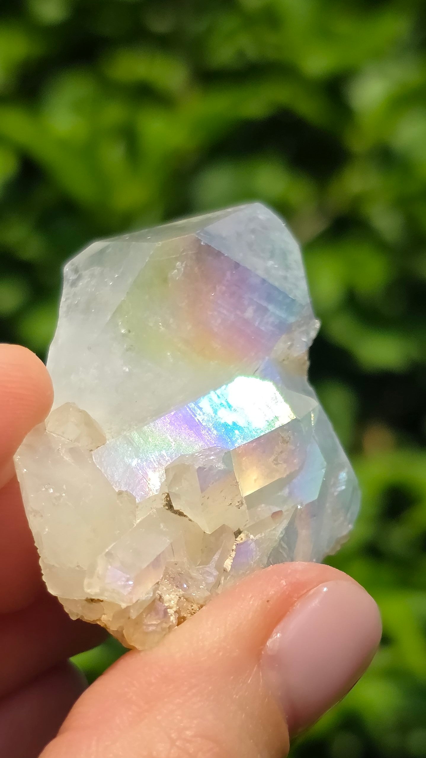 Angel Aura Bergkristall Cluster - Schillernder Regenbogen-Glanz aus Deutschland