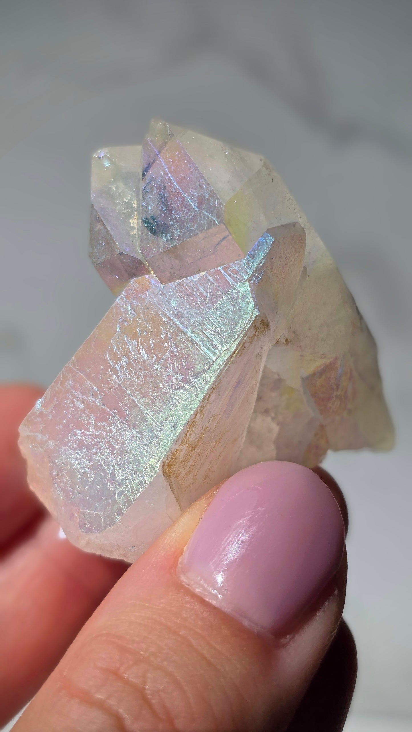 Angel Aura Bergkristall Cluster - Schillernder Regenbogen-Glanz aus Deutschland