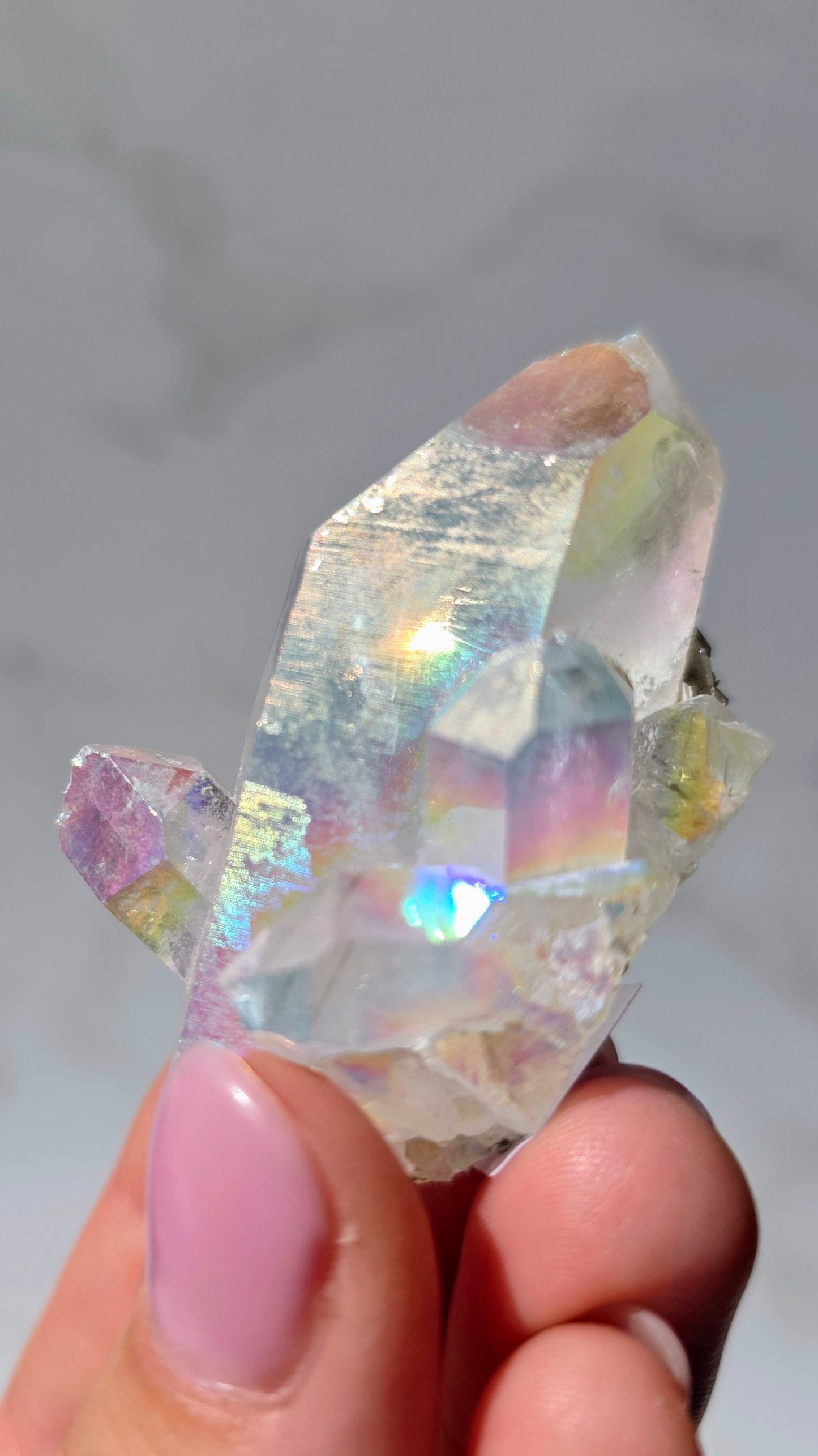 Angel Aura Bergkristall Cluster - Schillernder Regenbogen-Glanz aus Deutschland