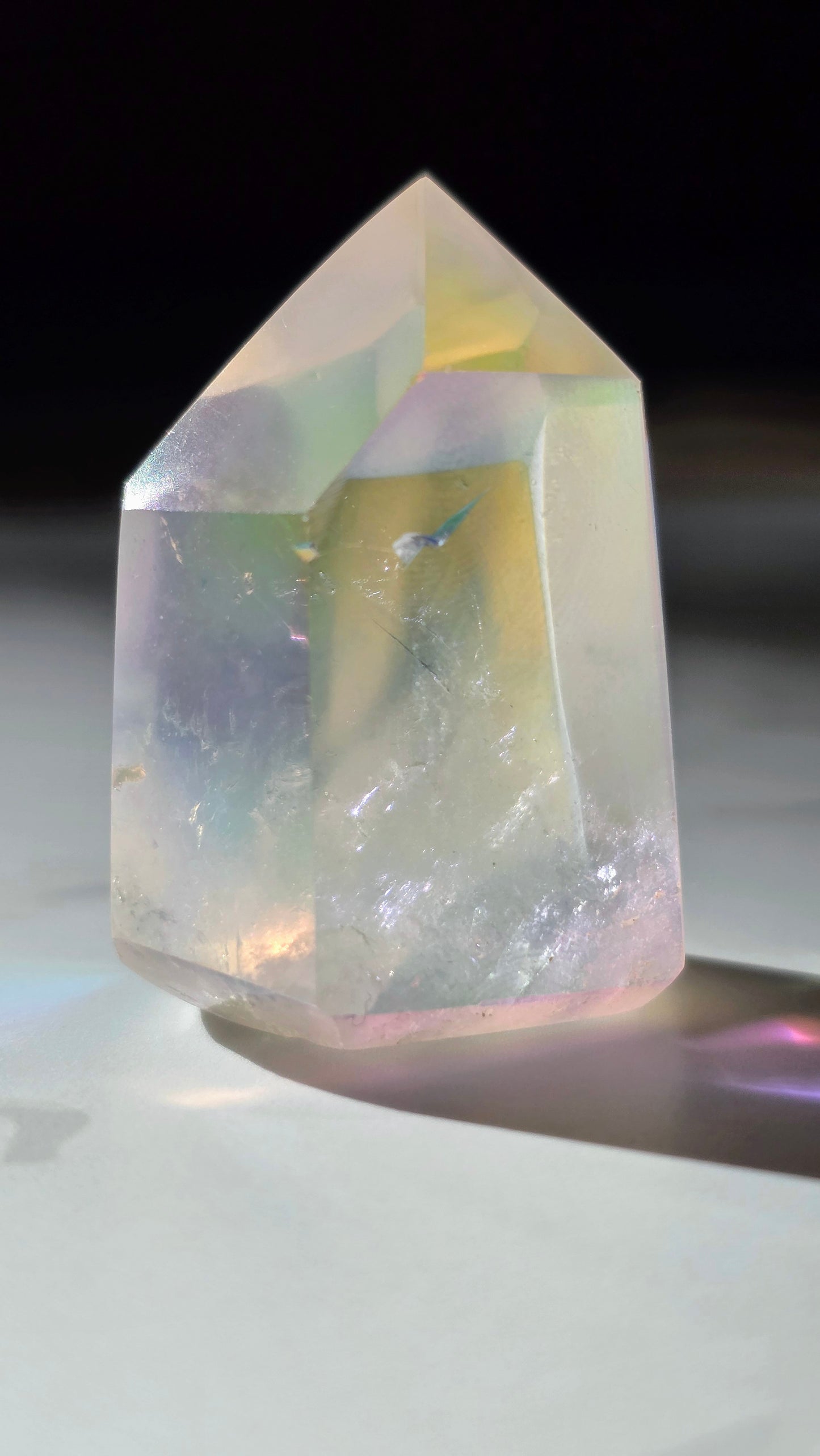 Angel Aura Bergkristall polierte Spitze / Turm - Schillernder Regenbogen-Glanz aus Deutschland