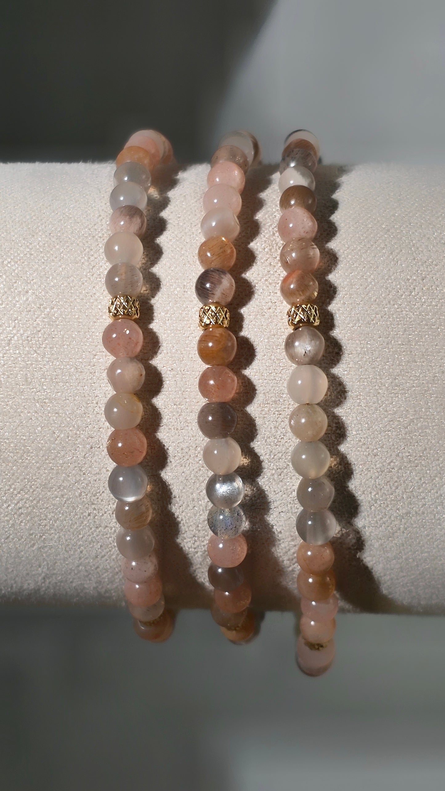 LUNAR GLOW · Edelstein Armband