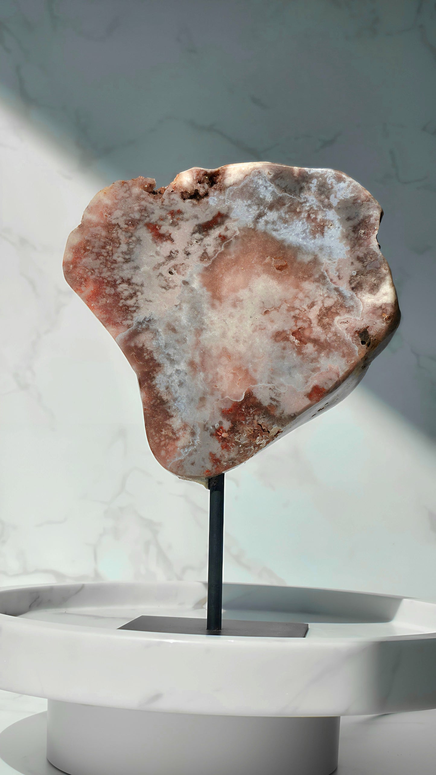 Pink Amethyst Slab auf Ständer aus Brasilien mit Glitzereffekt