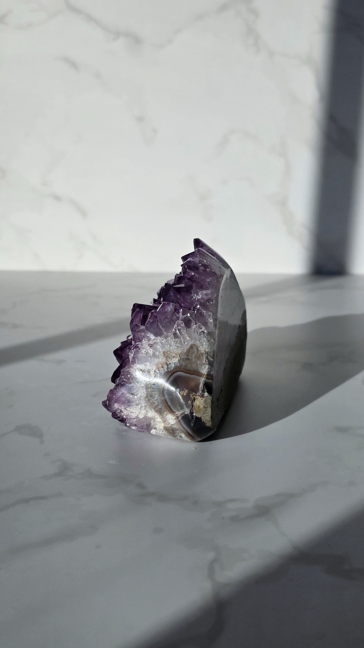 Amethyst Cluster mit Achat