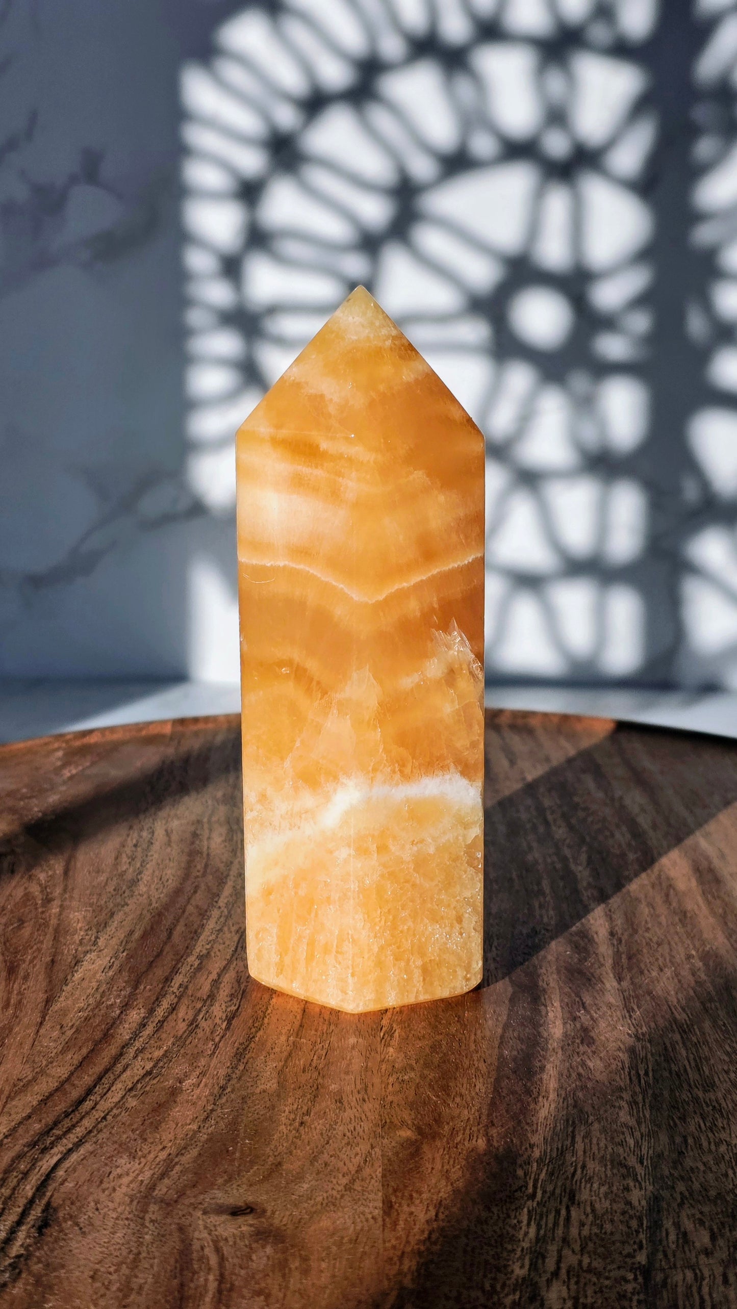 XL HQ Orangencalcit Turm