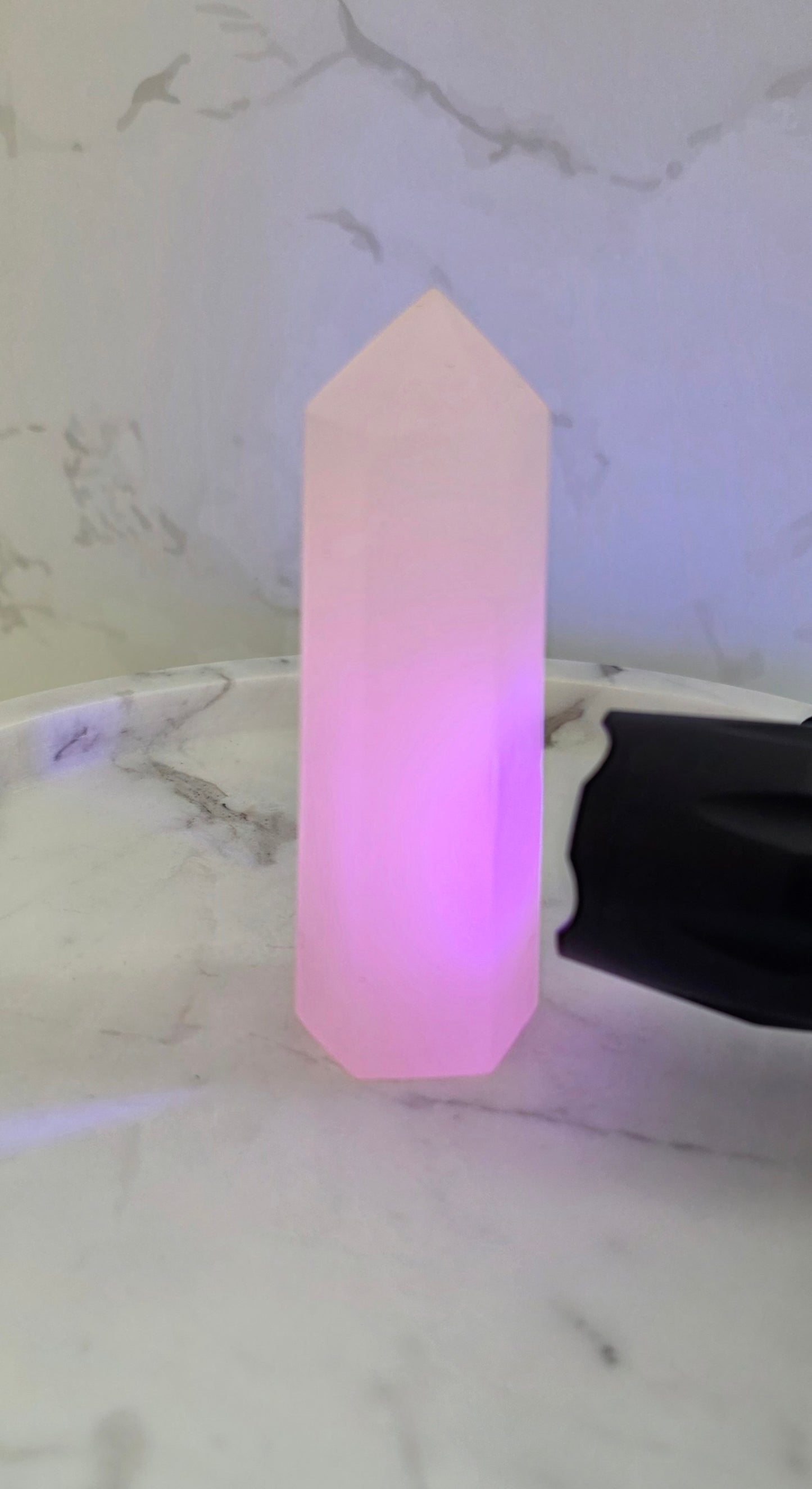 Manganocalcit (fluoriszierend) Turm