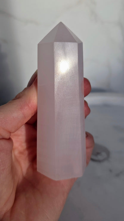 Manganocalcit (fluoriszierend) Turm