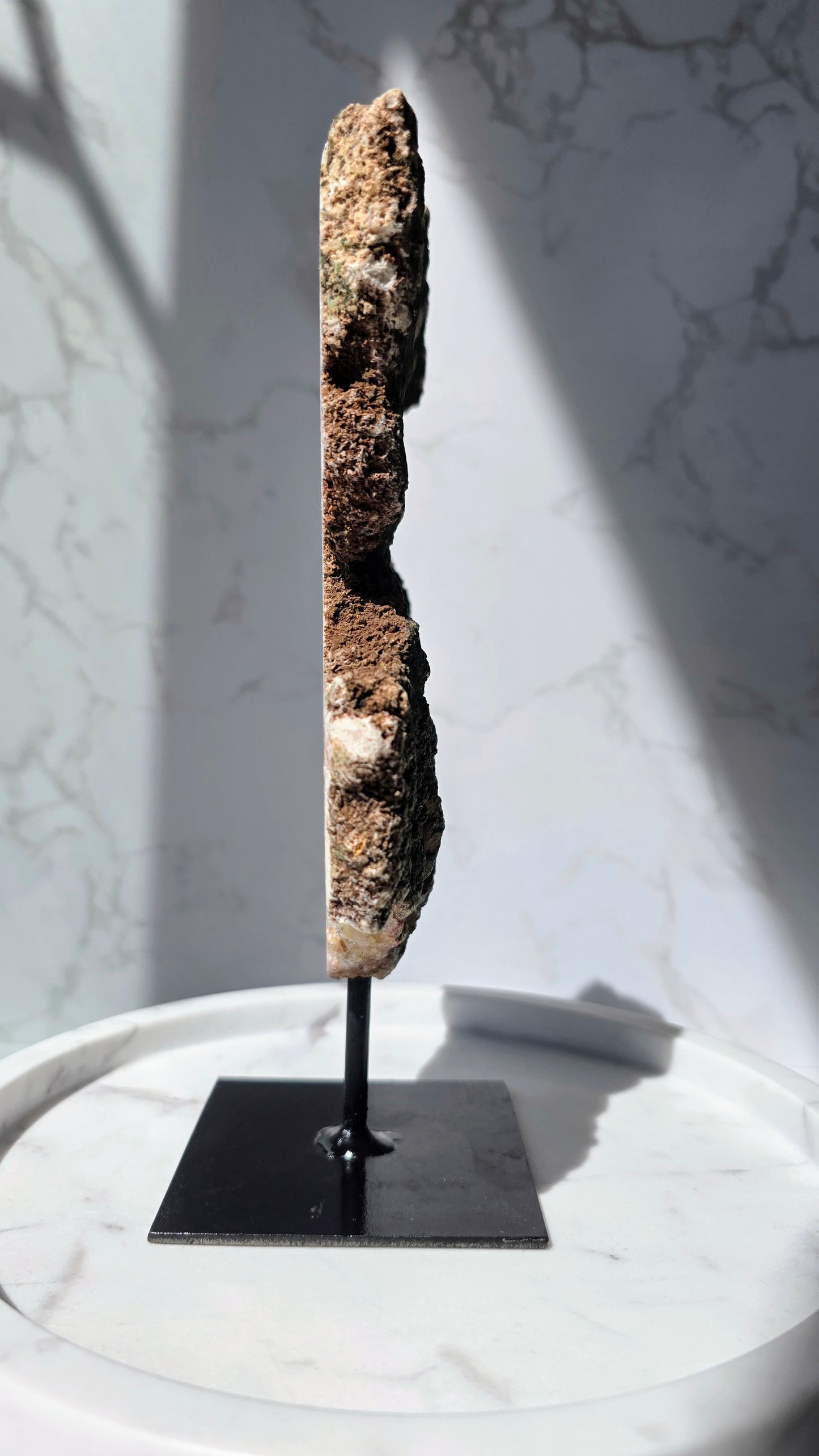 Pink Amethyst Slab auf Ständer mit wunderschöner Maserung