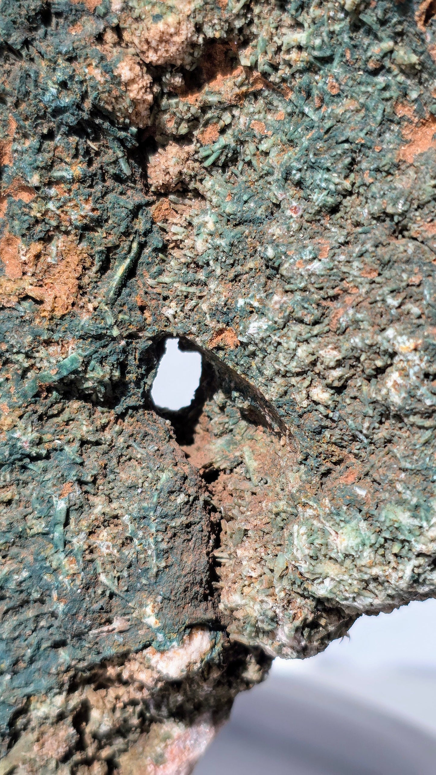 Pink Amethyst Slab auf Ständer mit wunderschöner Maserung