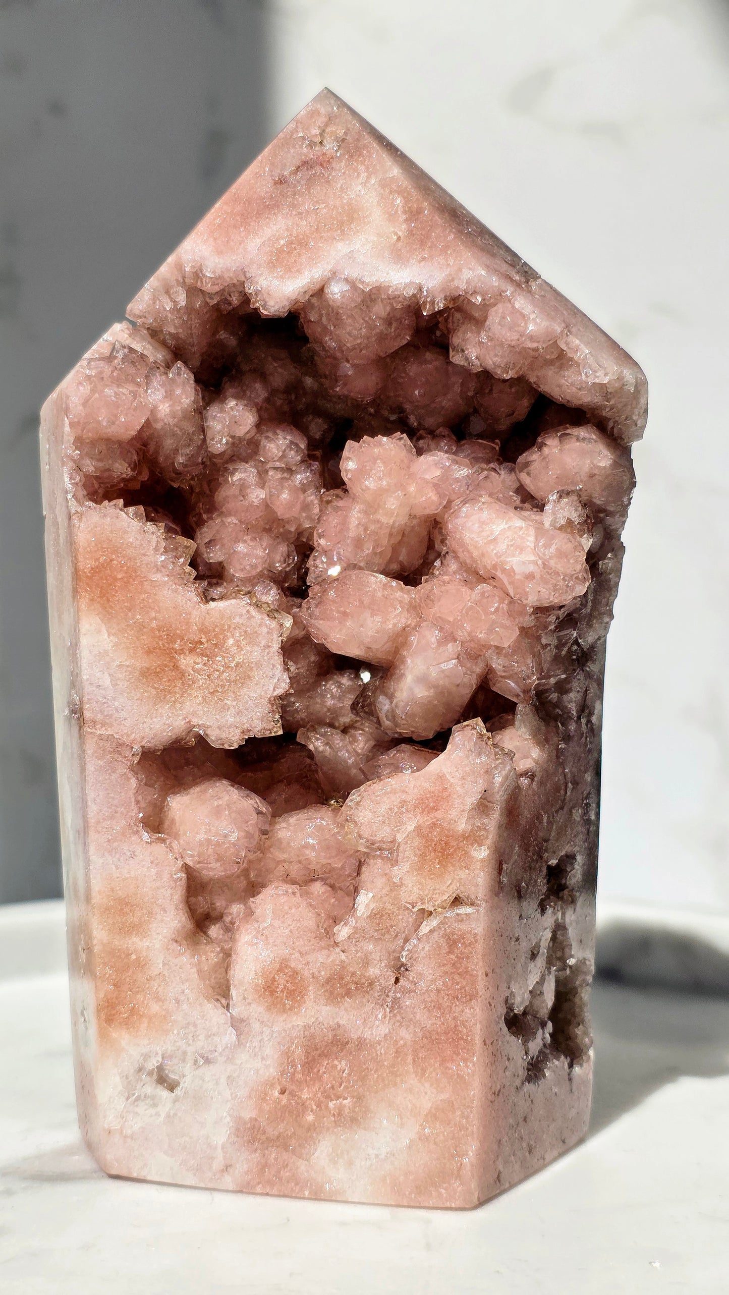 Pink Amethyst Turm mit Glitzerdrusen