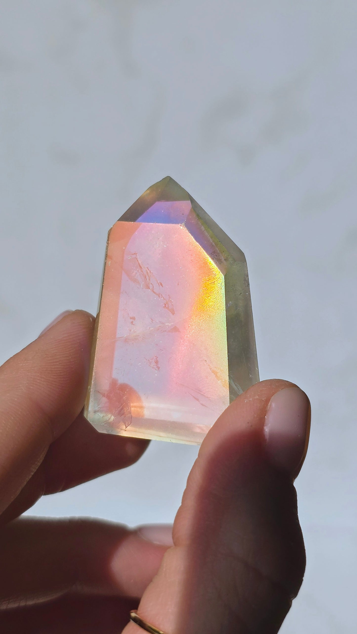 Angel Aura Bergkristall polierte Spitze / Turm - Schillernder Regenbogen-Glanz aus Deutschland