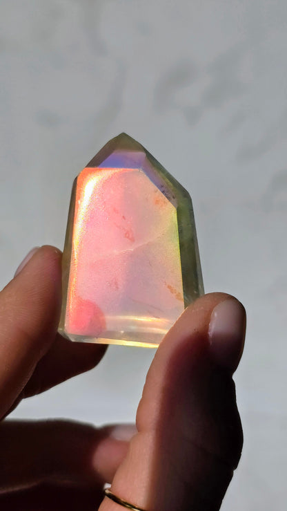 Angel Aura Bergkristall polierte Spitze / Turm - Schillernder Regenbogen-Glanz aus Deutschland