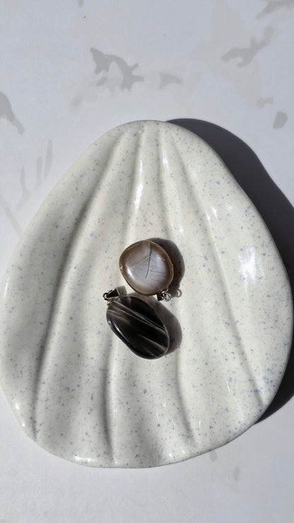 Grauer Mondstein Anhänger mit Silber-Flash