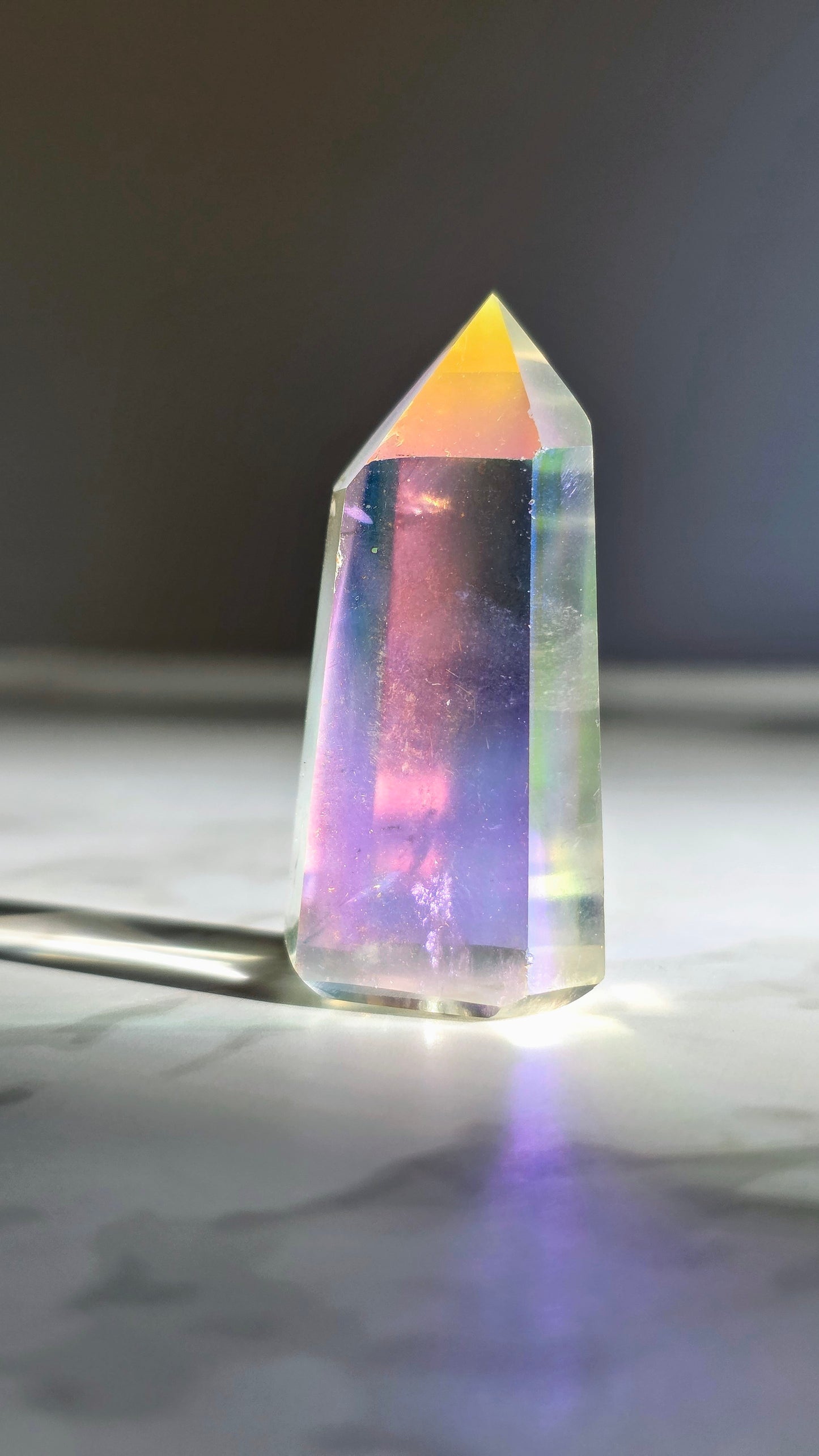 Angel Aura Bergkristall polierte Spitze / Turm - Schillernder Regenbogen-Glanz aus Deutschland