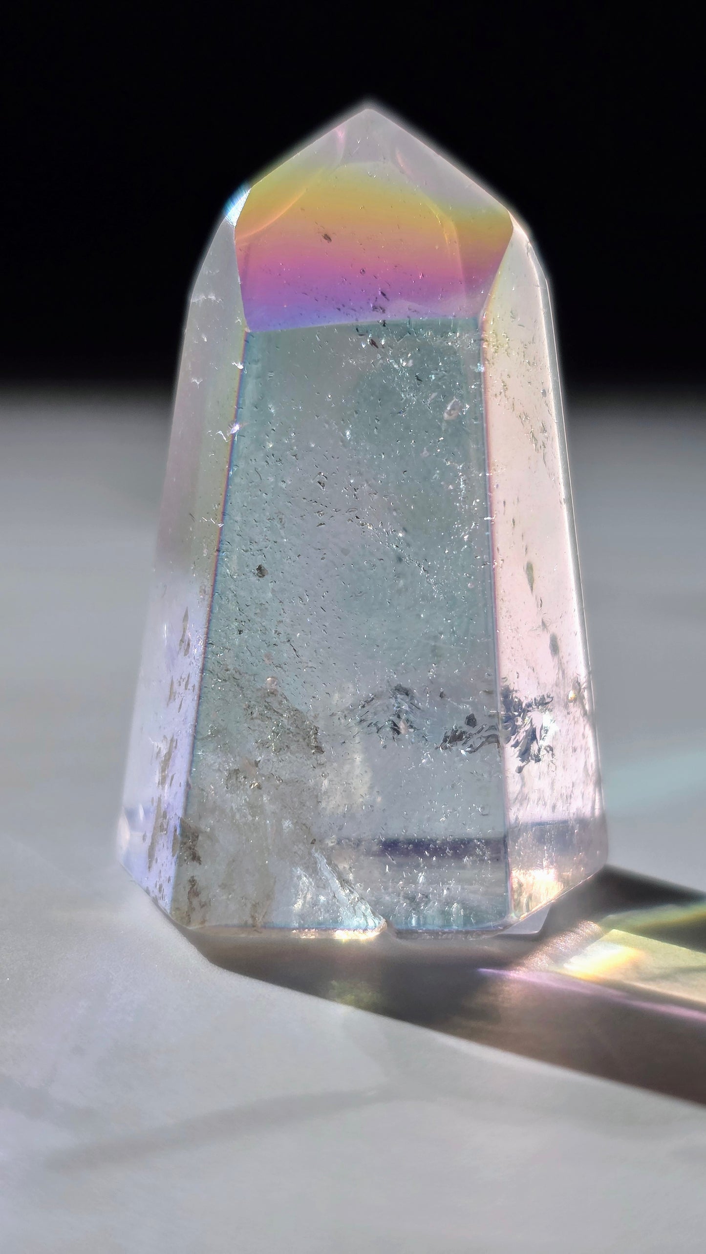 Angel Aura Bergkristall polierte Spitze / Turm - Schillernder Regenbogen-Glanz aus Deutschland
