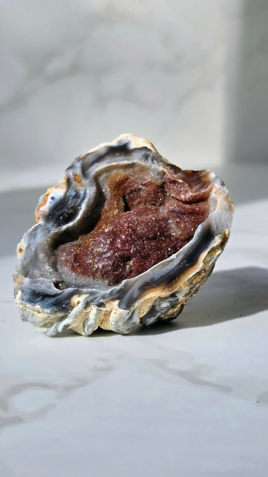 Rote Achat Quarz Geode aus Brasilien mit Glitzereffekt