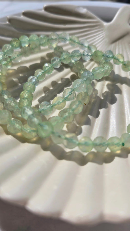 Prehnit facettiertes Kugelarmband in zartgrün