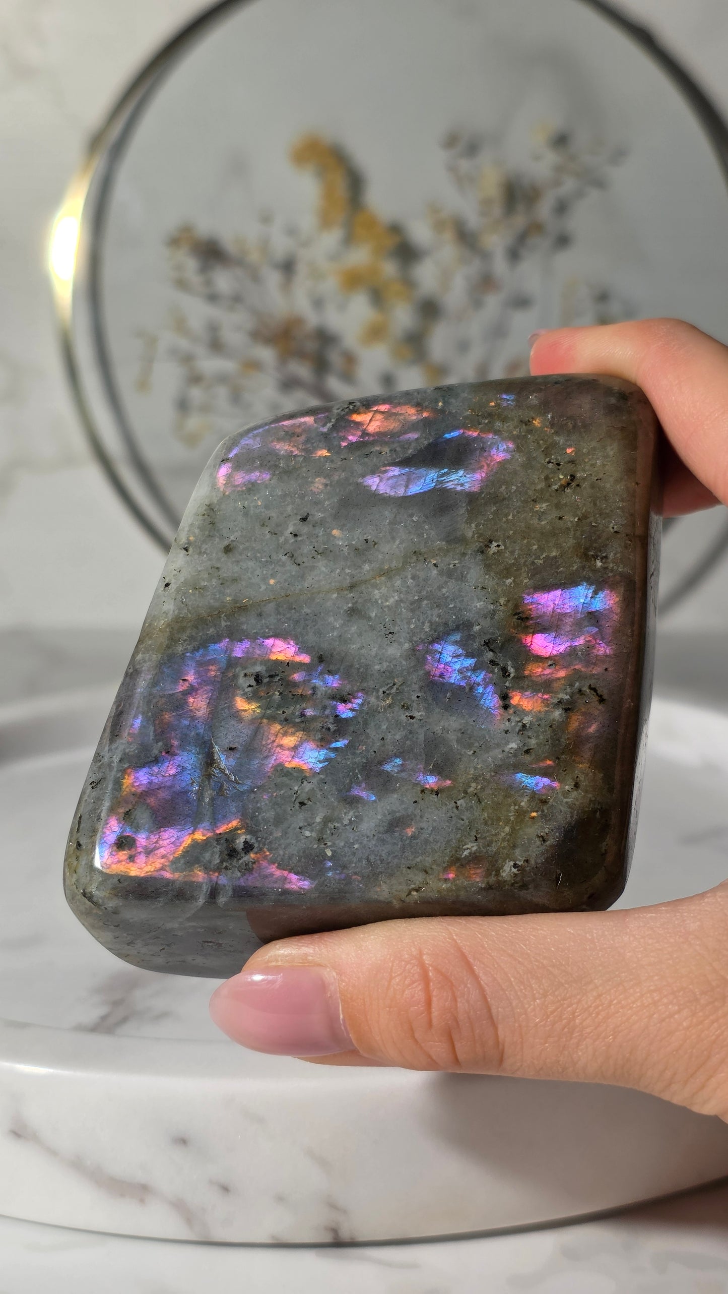 Bunt schillernde Labradorit Freiform