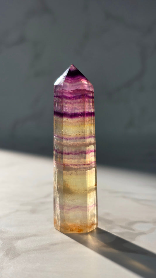 High Quality Regenbogenfluorit Turm mit Feuerquarz