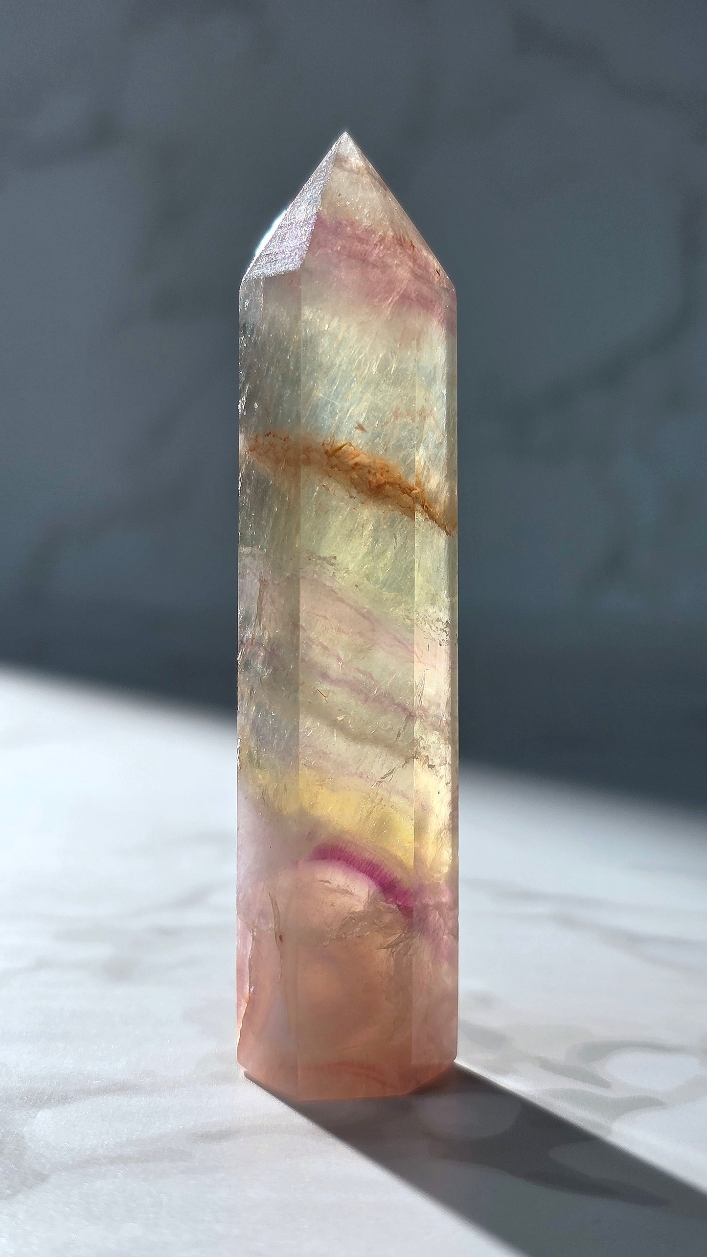 High Quality Regenbogenfluorit Turm mit Feuerquarz