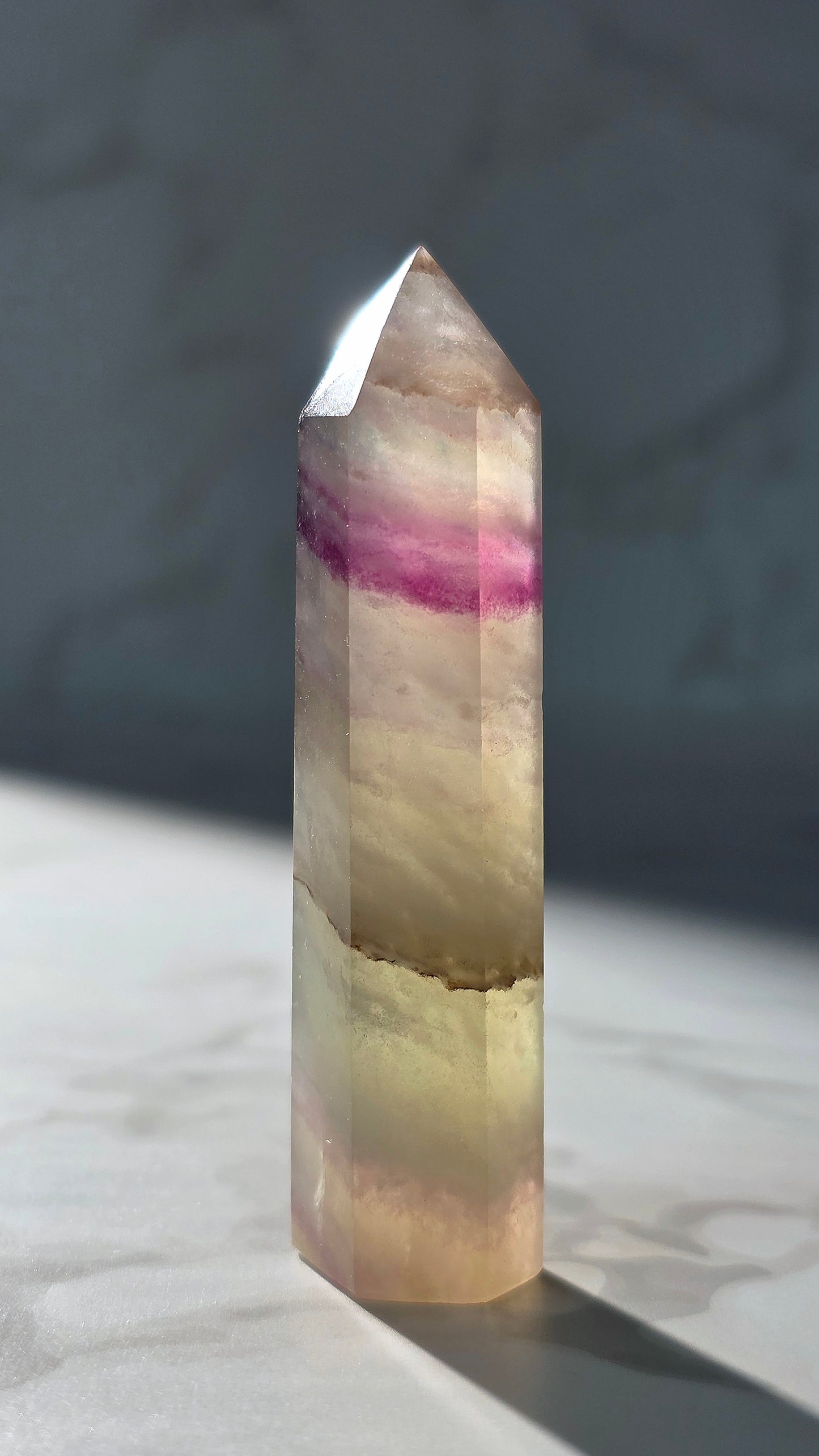 High Quality Regenbogenfluorit Turm mit Feuerquarz