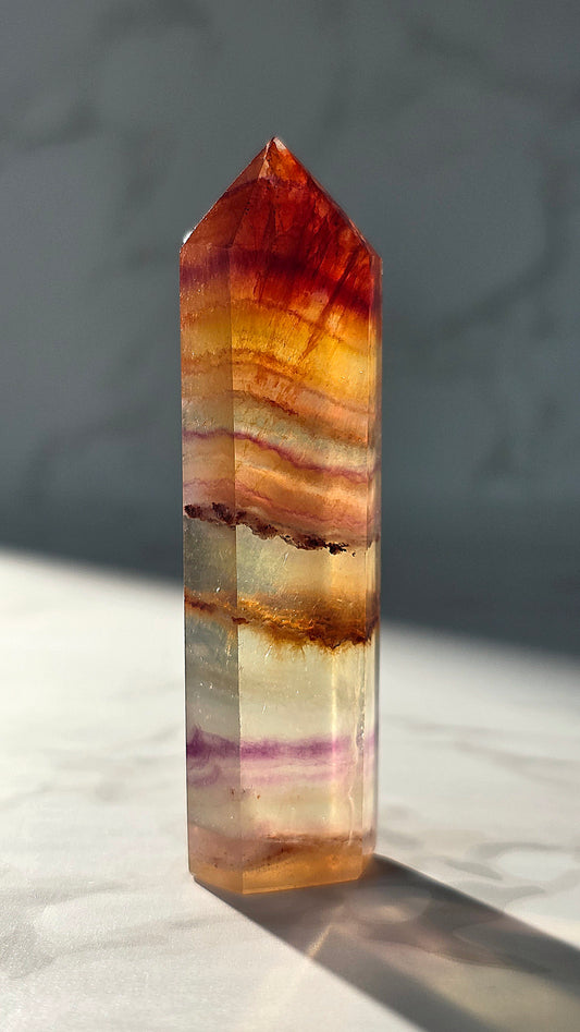 High Quality Regenbogenfluorit Turm mit Feuerquarz