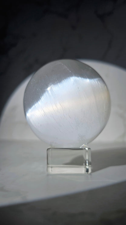 XL Selenit Kugel 7,5 cm - Lichtvolle Reinheit