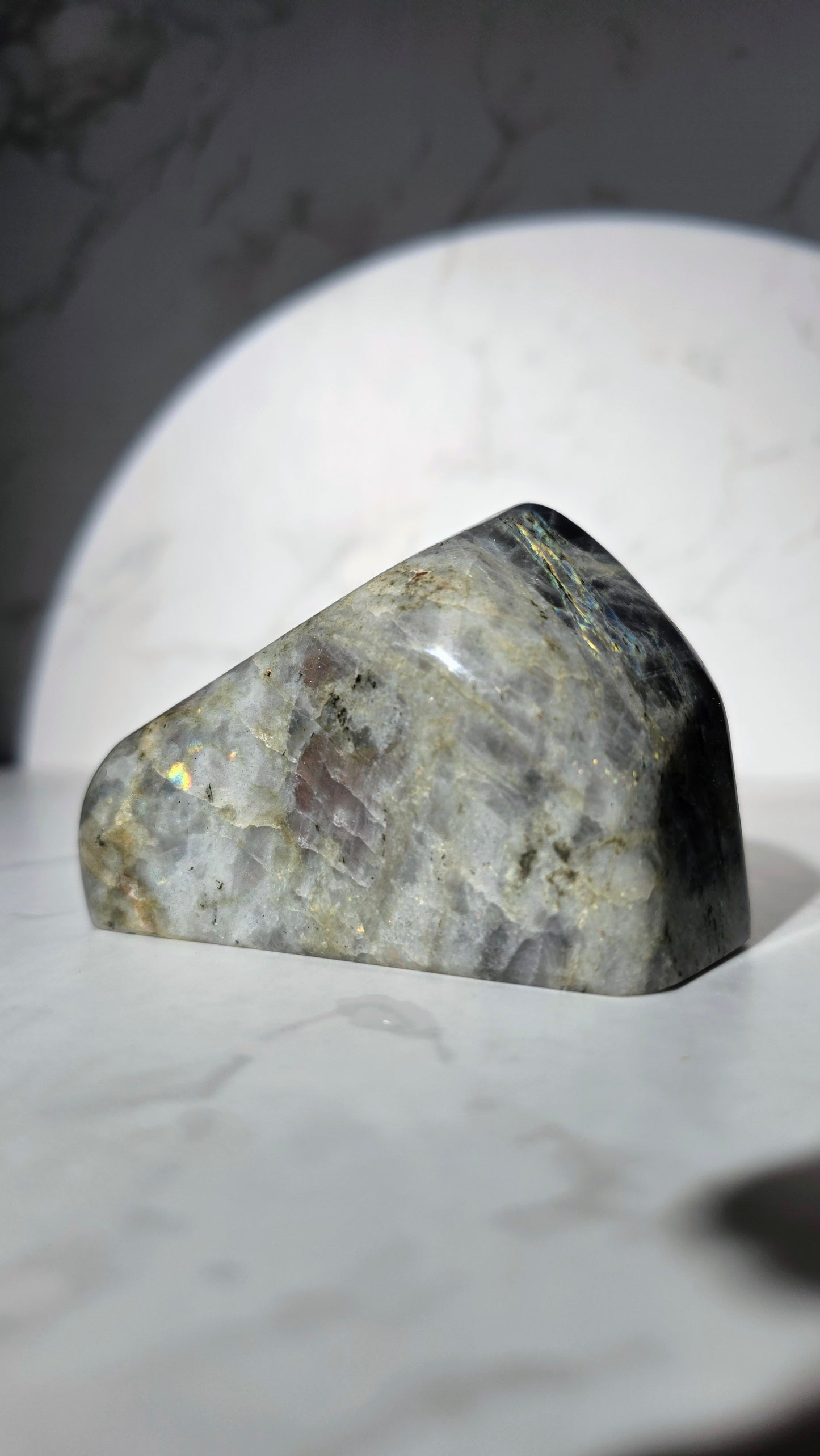 Bunt schillernde Labradorit Freiform