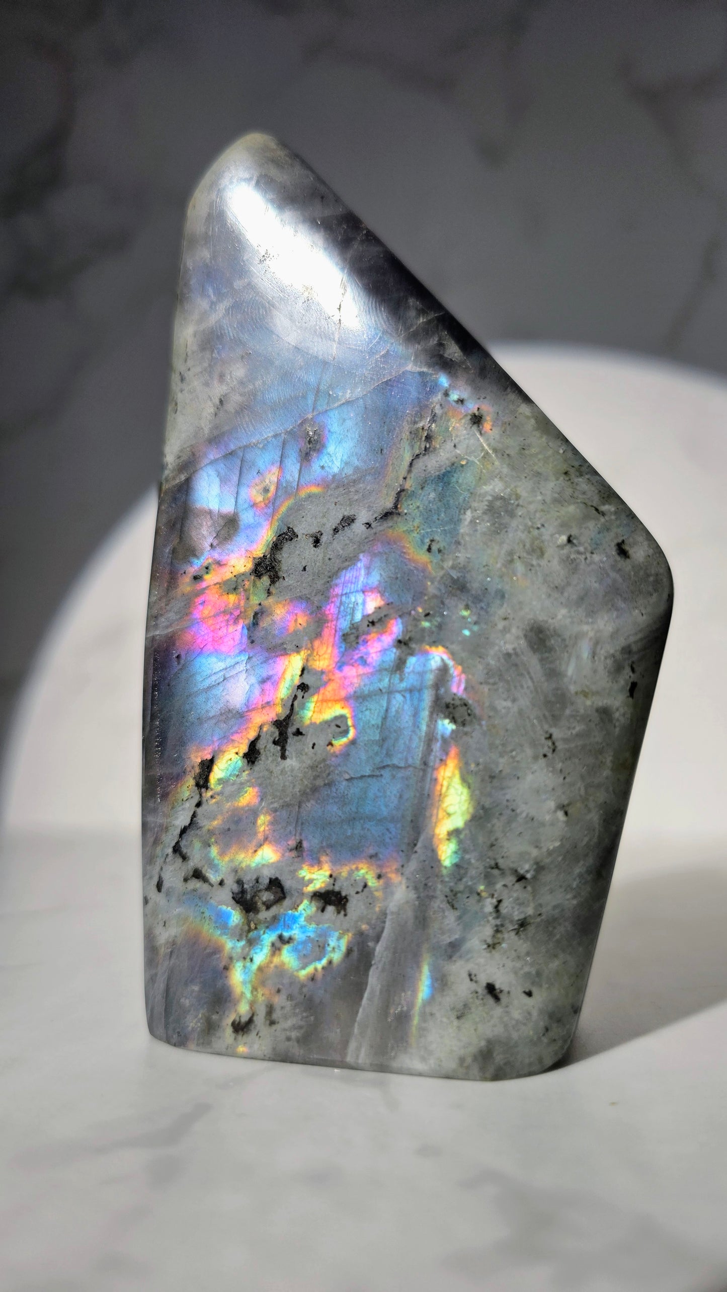 Bunt schillernde Labradorit Freiform