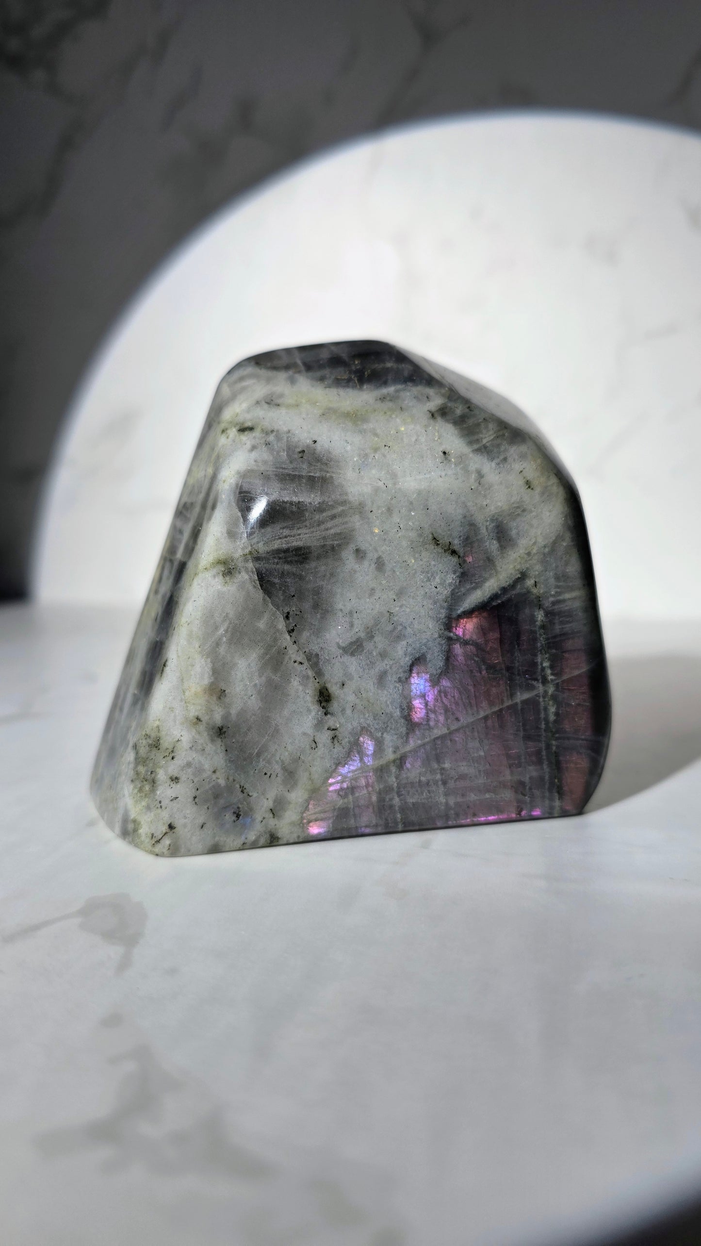 Bunt schillernde Labradorit Freiform