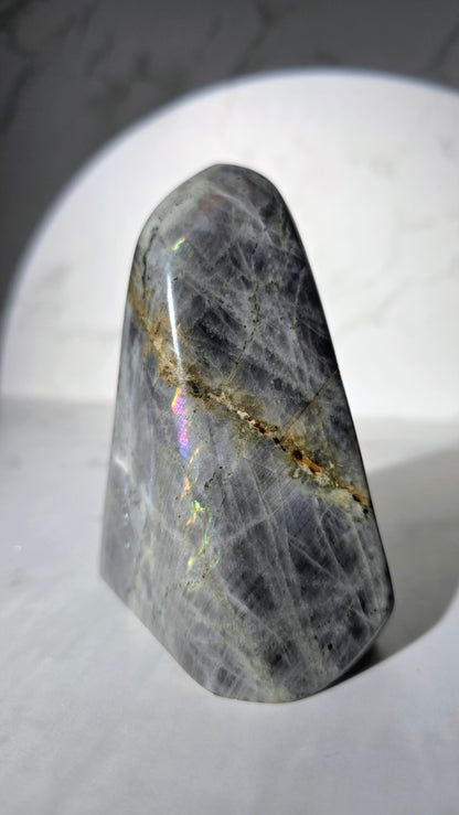 Bunt schillernde Labradorit Freiform