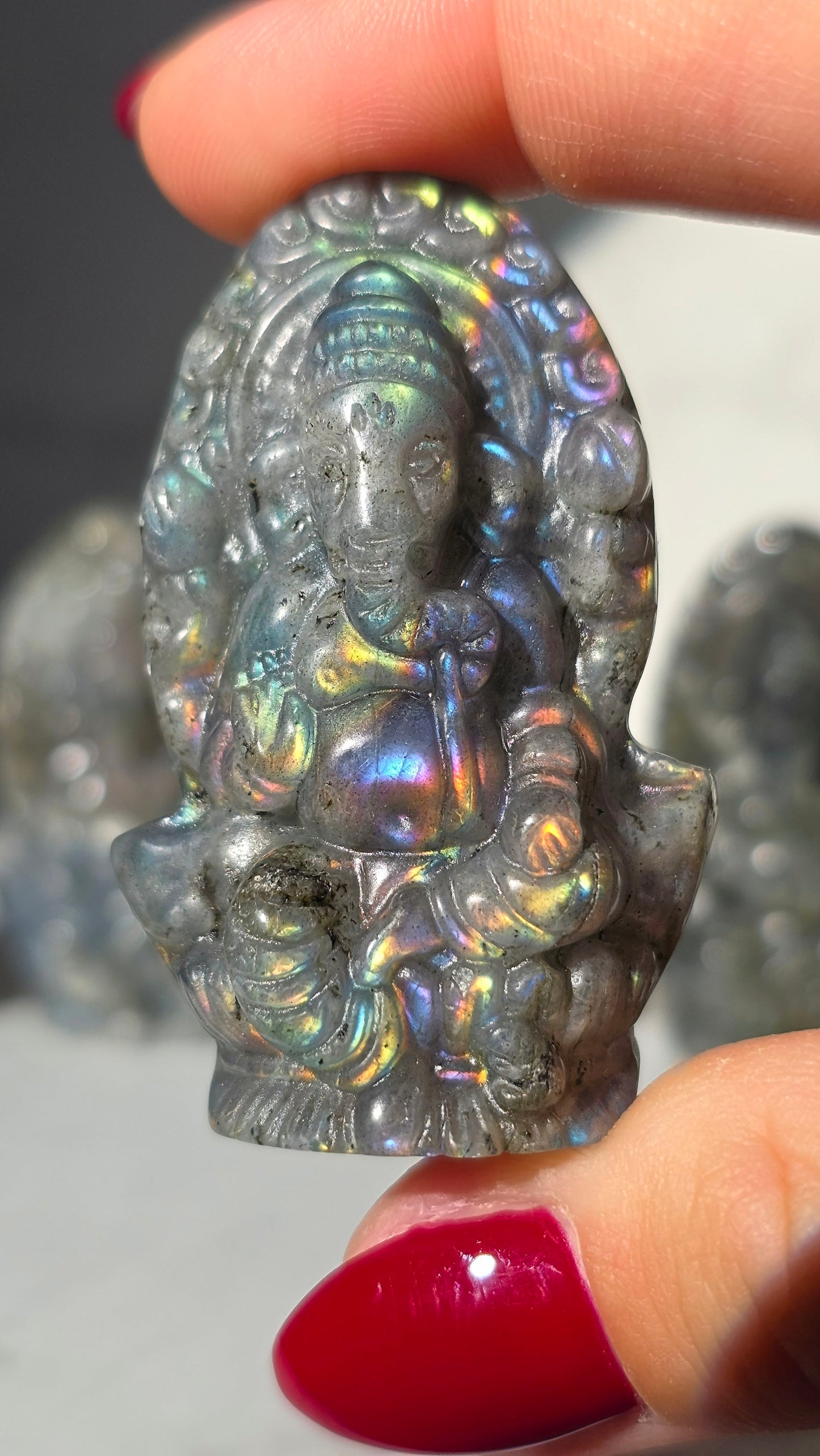 HQ Labradorit Ganesha Carving – Transformation & Göttliche Weisheit