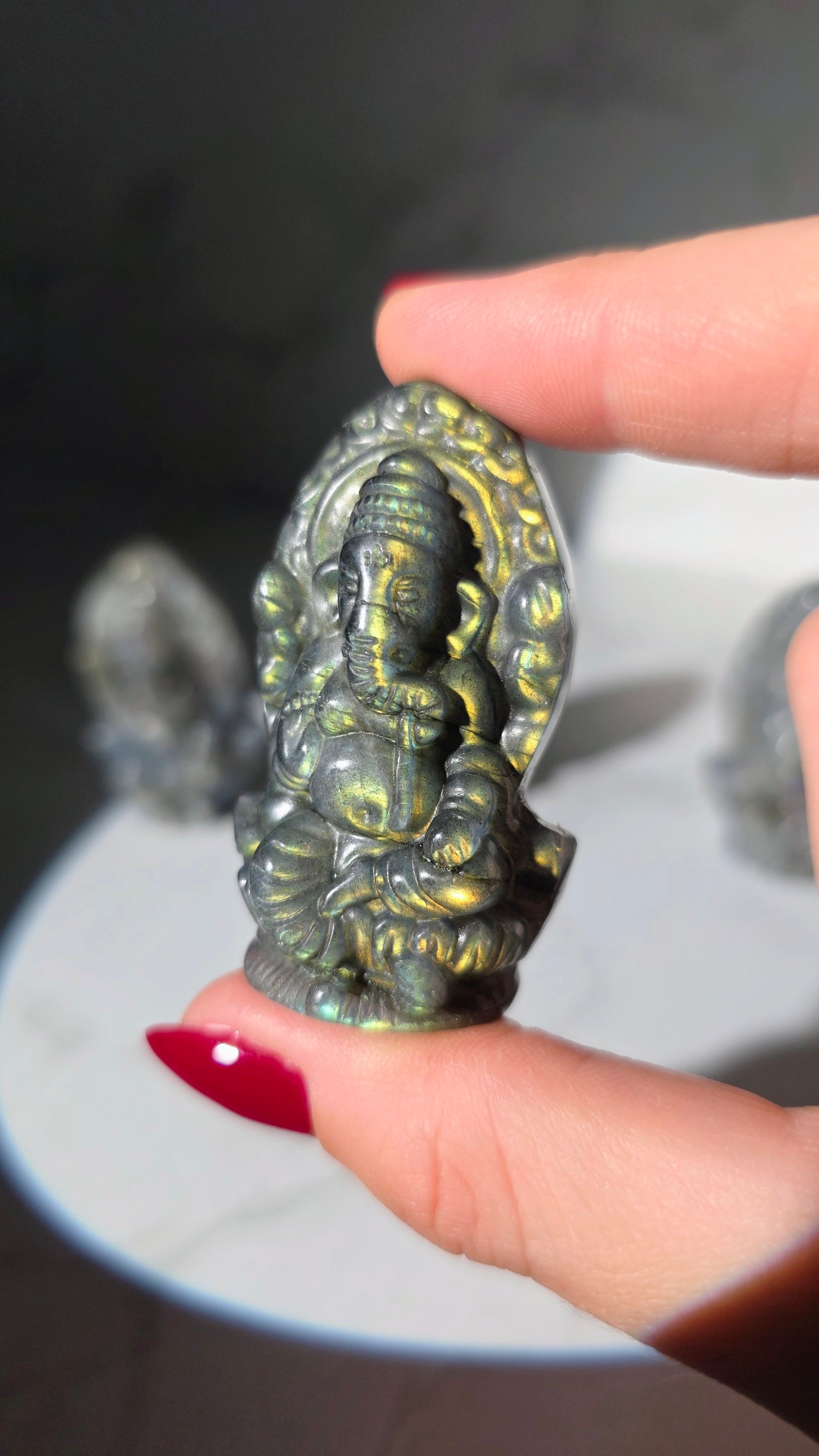 HQ Labradorit Ganesha Carving – Transformation & Göttliche Weisheit