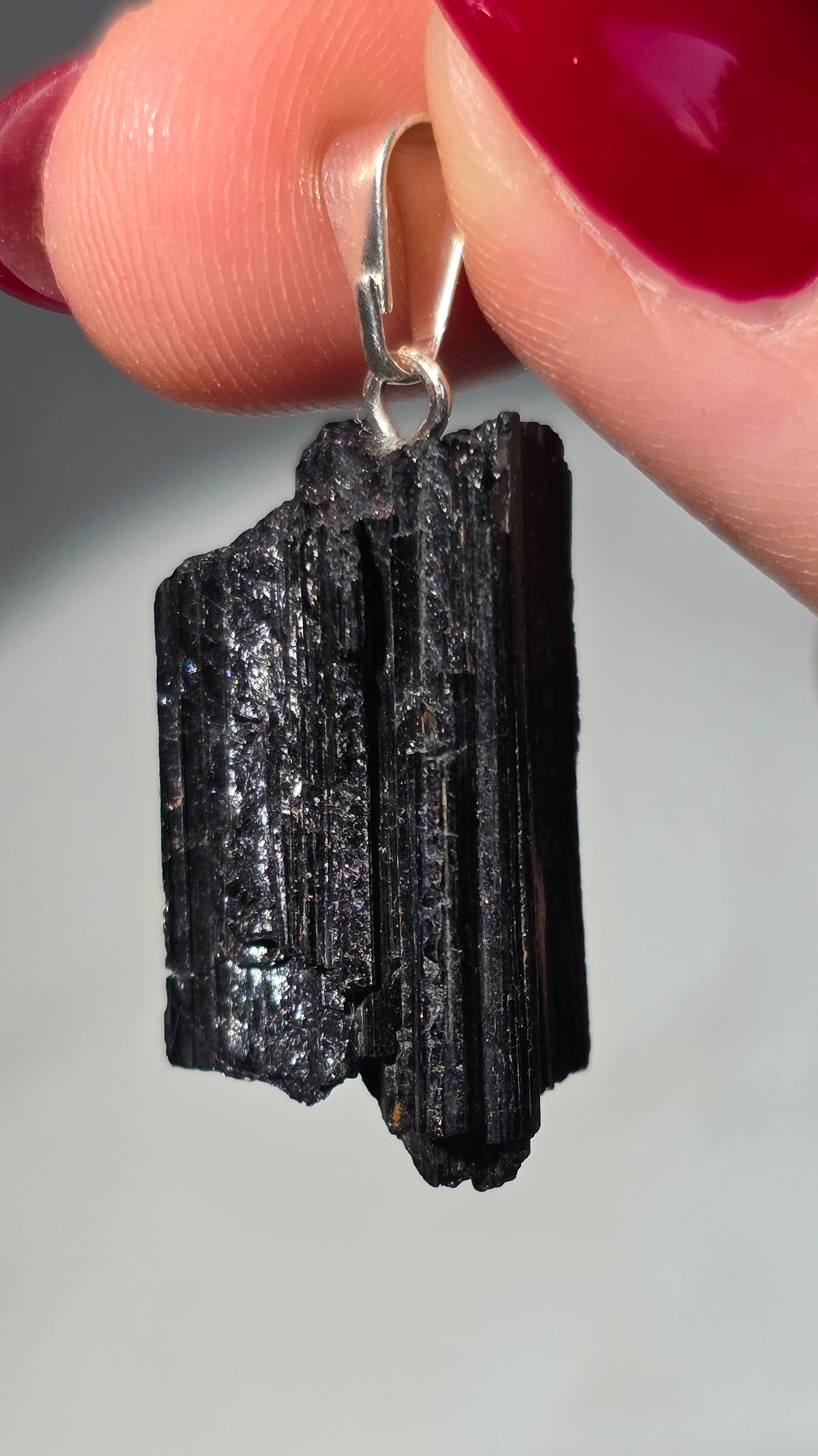 Schwarzer Turmalin Rohstein Anhänger
