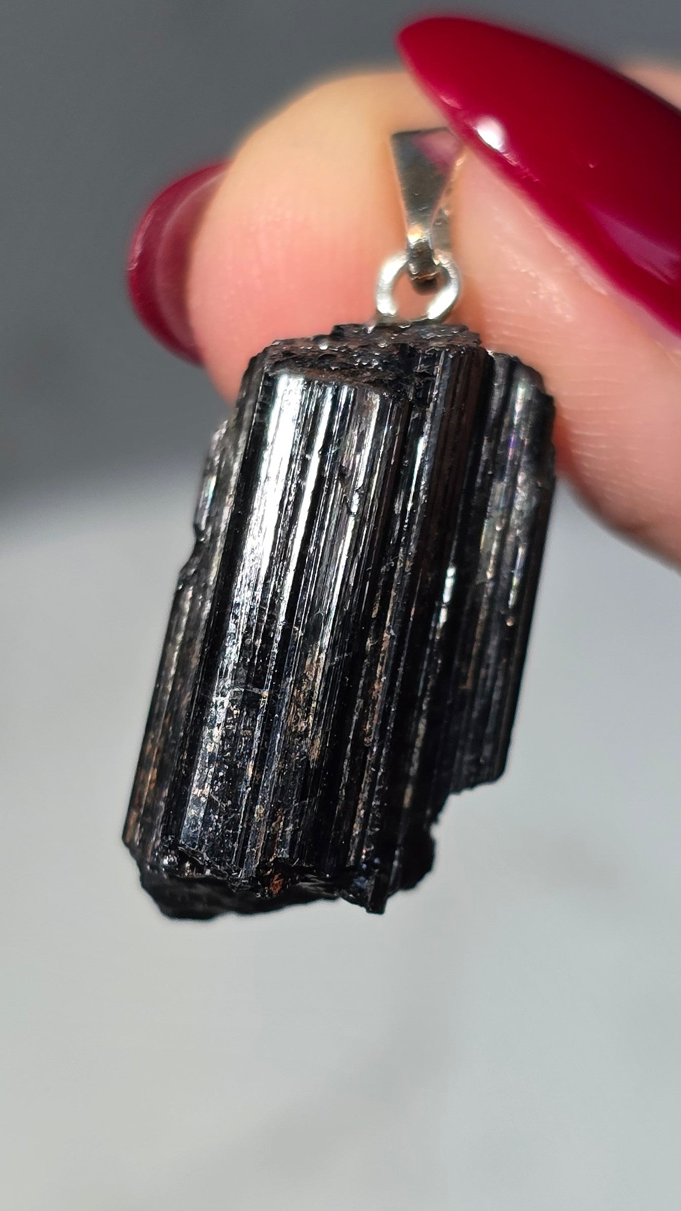 Schwarzer Turmalin Rohstein Anhänger