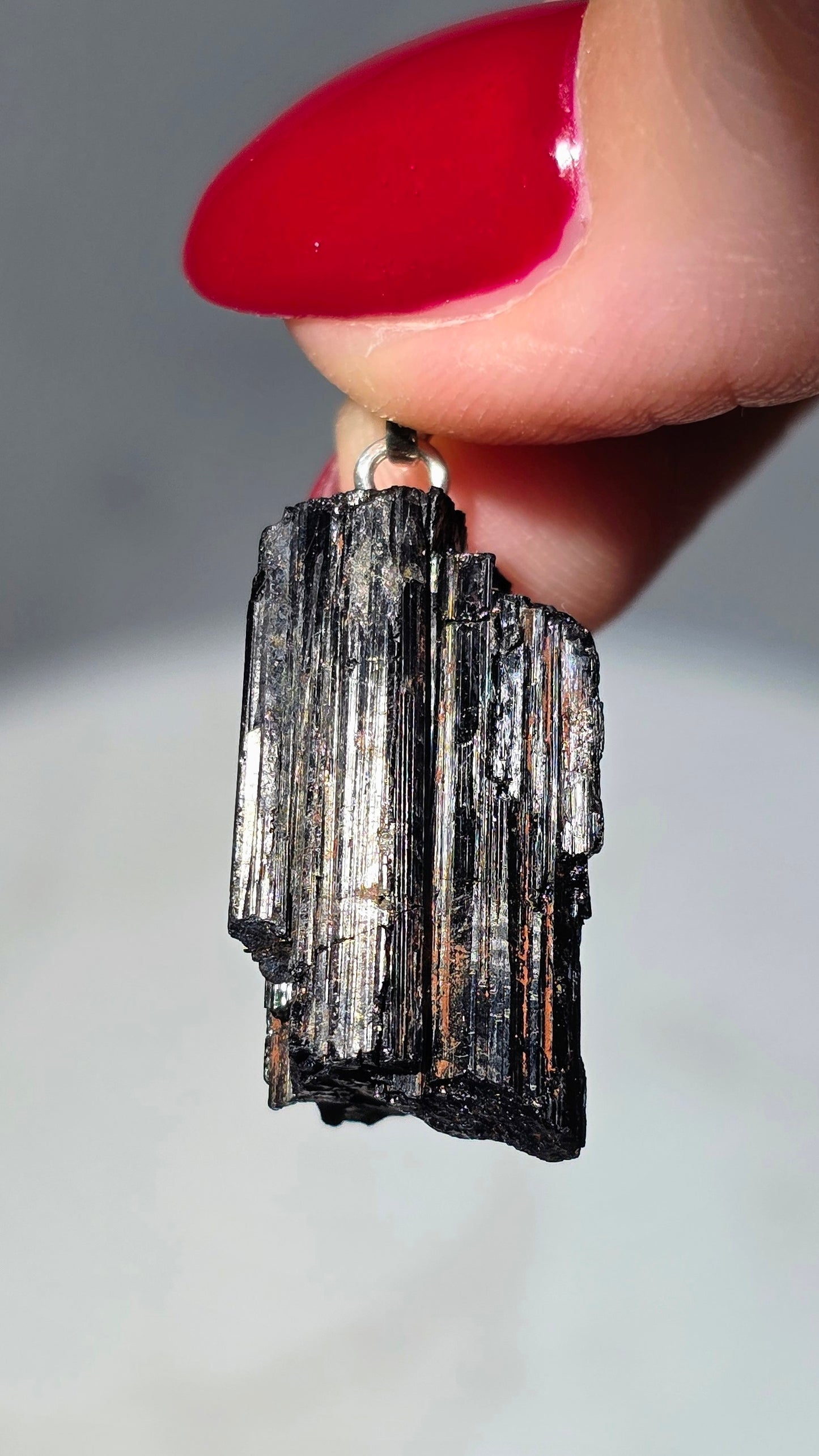 Schwarzer Turmalin Rohstein Anhänger