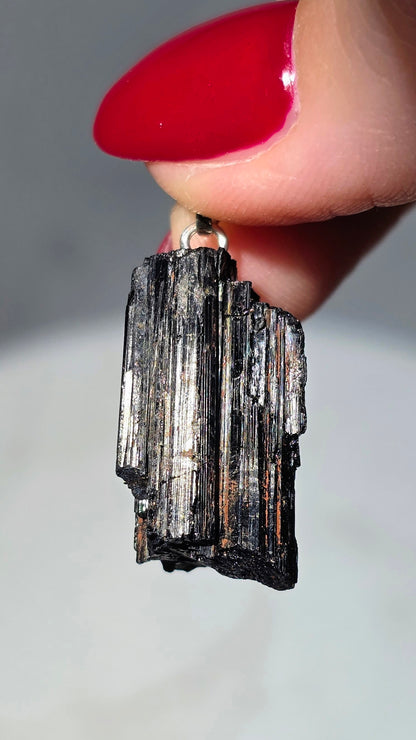 Schwarzer Turmalin Rohstein Anhänger