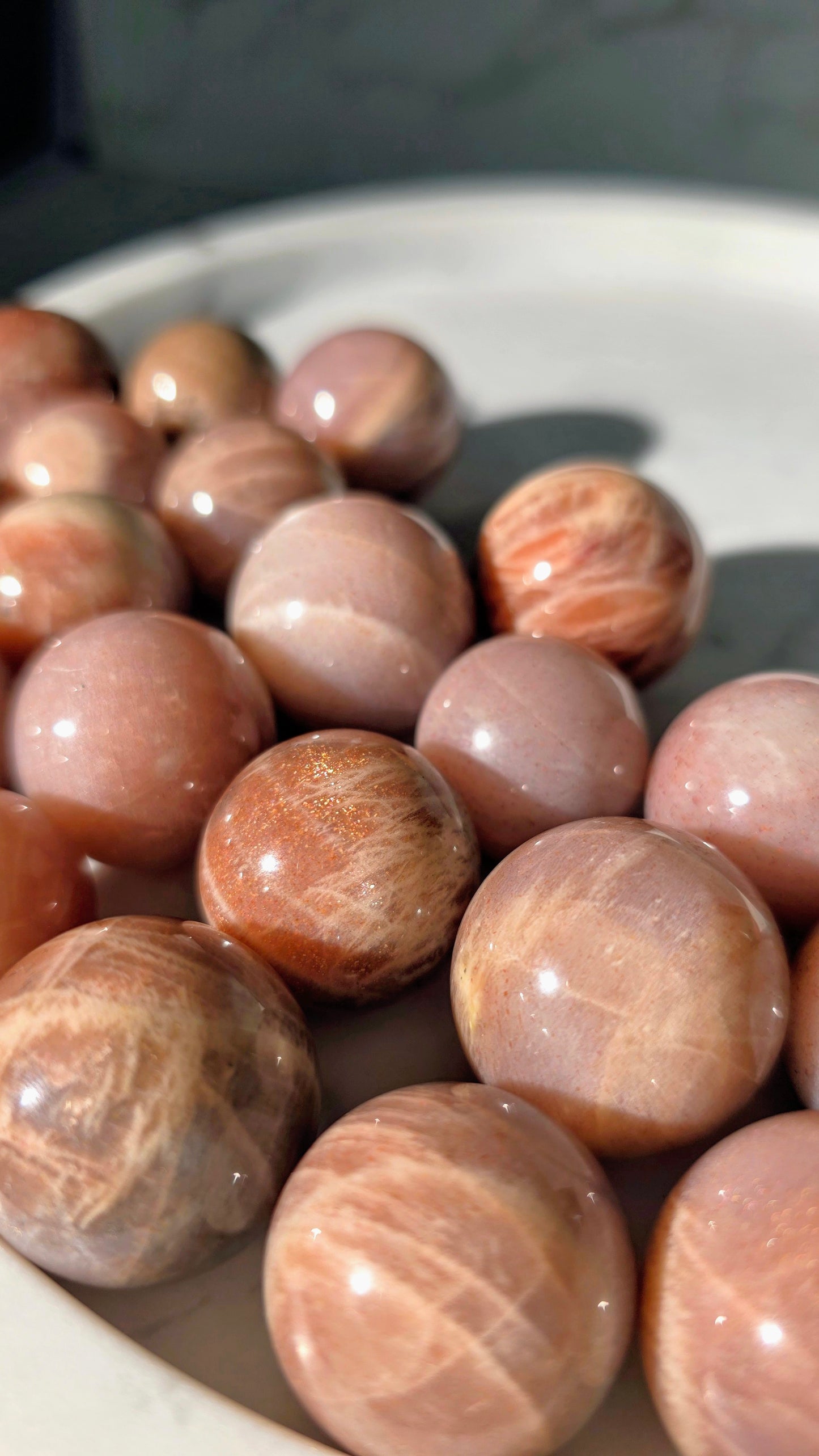 Glitzernde Sonnenstein-Kugeln – Licht, Lebensfreude & funkelnde Magie