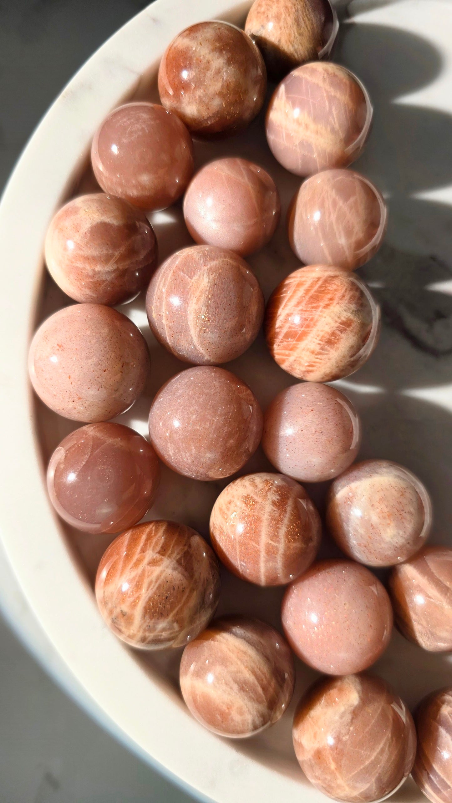 Glitzernde Sonnenstein-Kugeln – Licht, Lebensfreude & funkelnde Magie