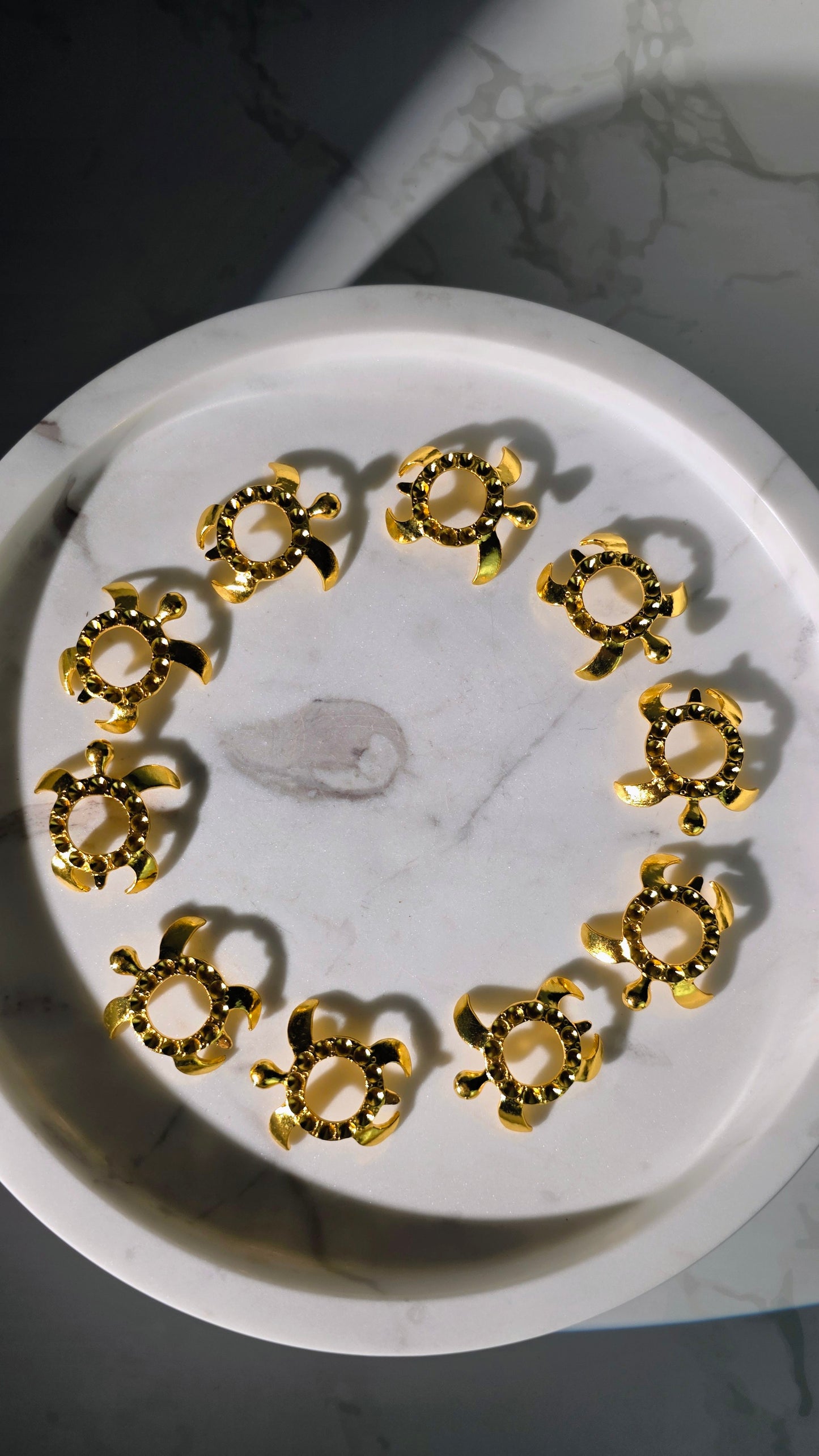 Kugelhalter „Schildkröte“ Gold – Verspielte Eleganz für kleine Kristallkugeln