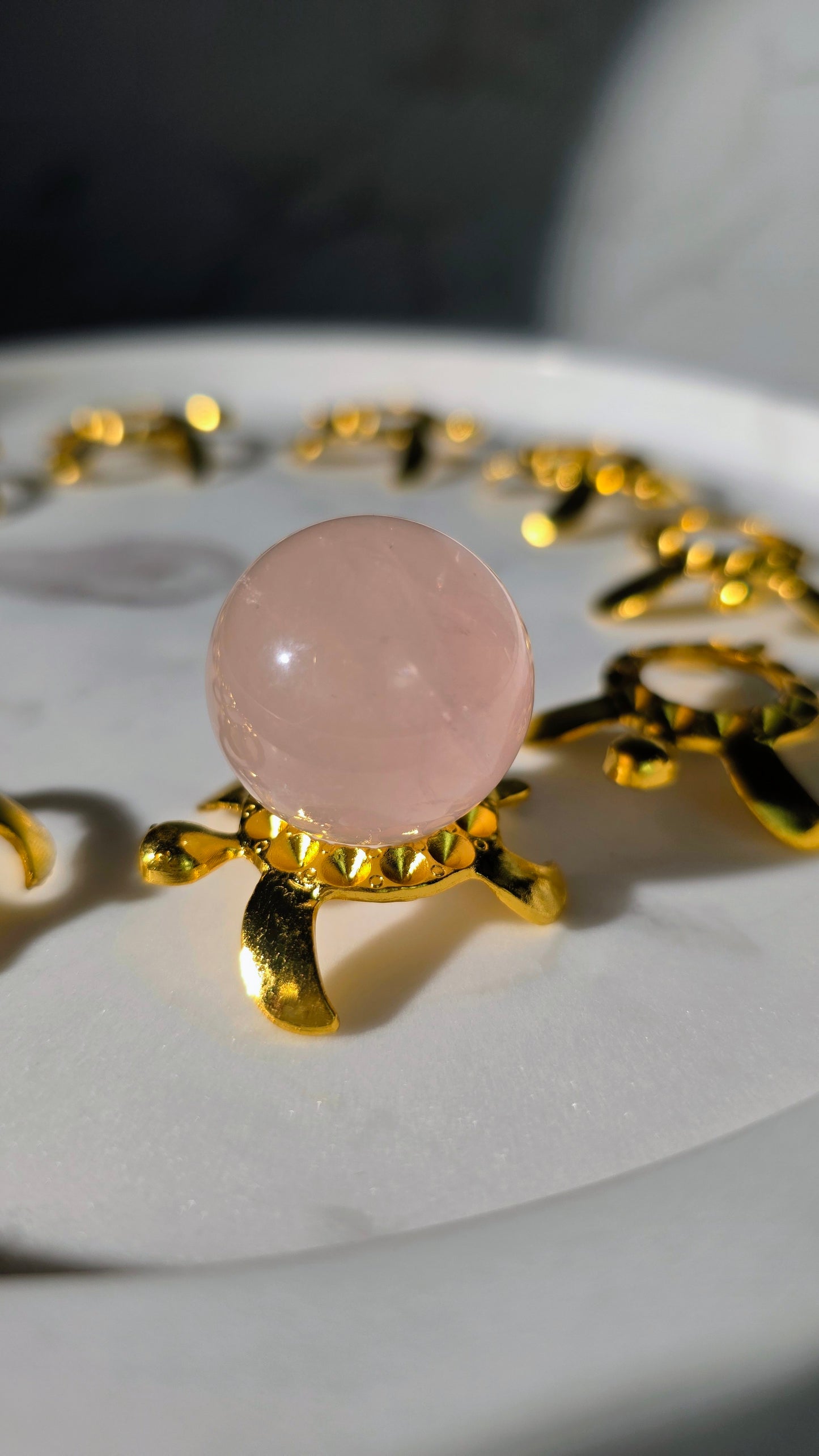 Kugelhalter „Schildkröte“ Gold – Verspielte Eleganz für kleine Kristallkugeln