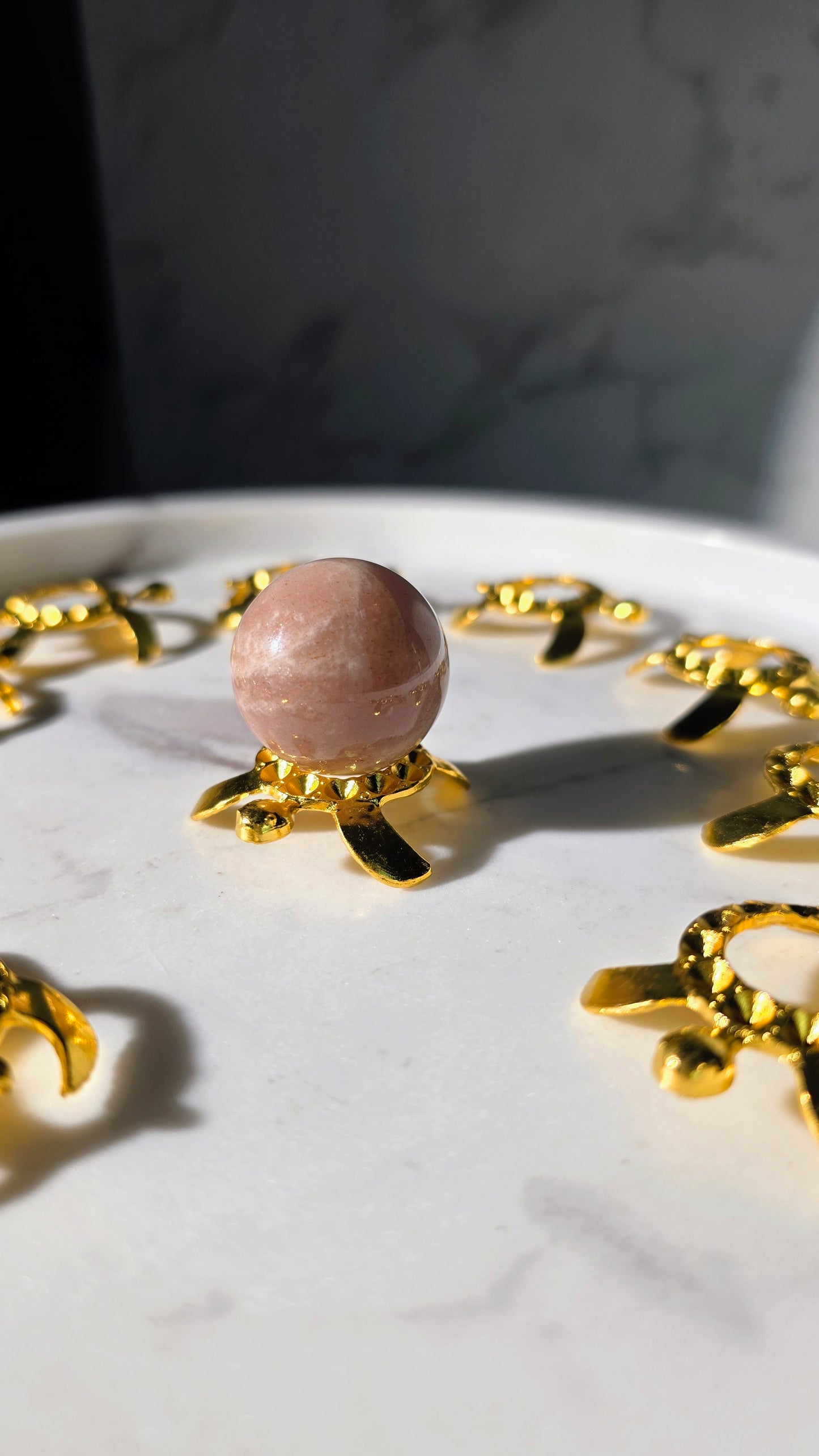 Kugelhalter „Schildkröte“ Gold – Verspielte Eleganz für kleine Kristallkugeln