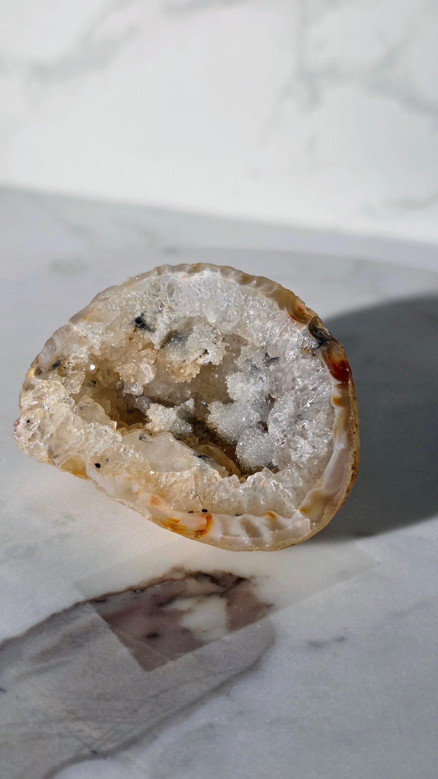 Achat Geode aus Brasilien mit Glitzereffekt