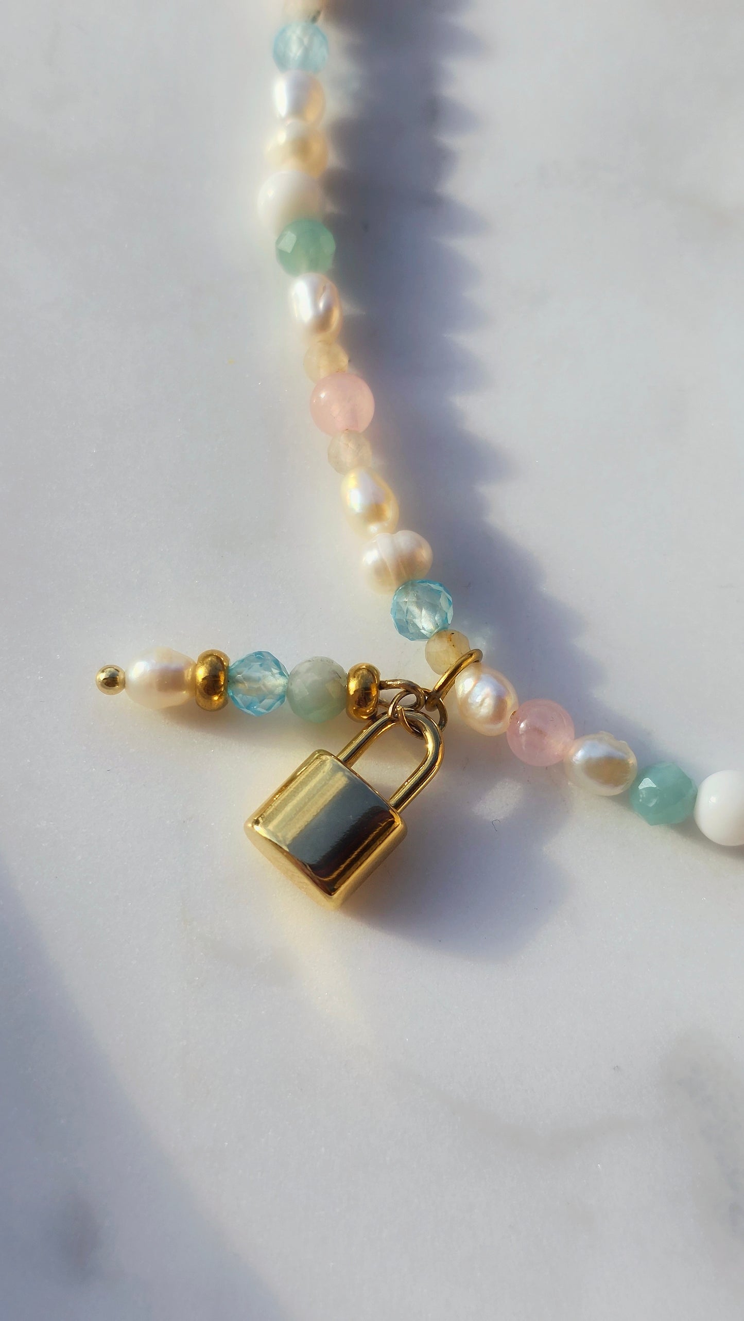 „Healing Heart Necklace" – Topas, Amazonit, Rosenquarz, Süßwasserperlen, wasserfeste Edelstahlelemente