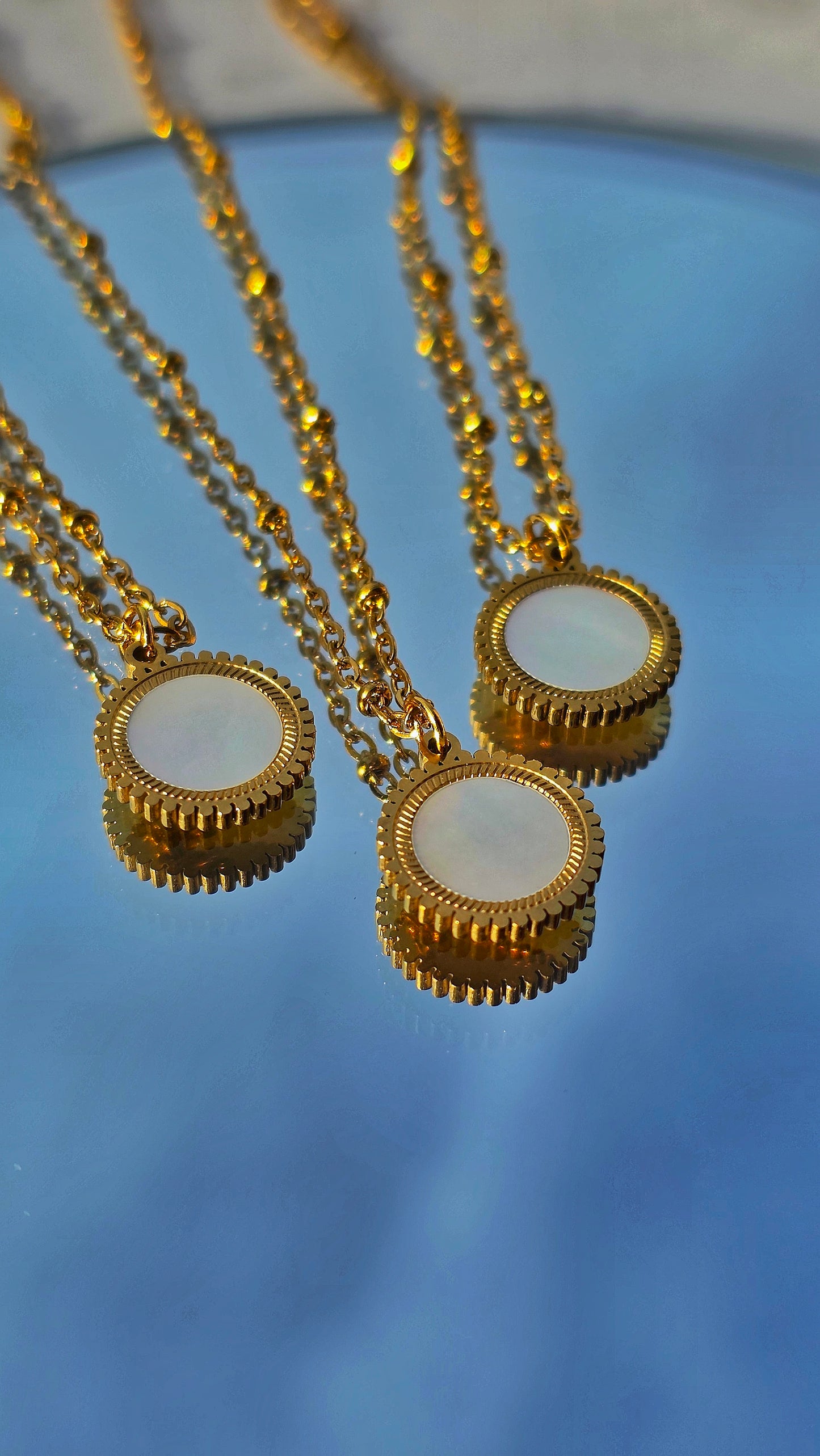 „Sunlit Pearl Necklace“ – Perlmutt Halskette