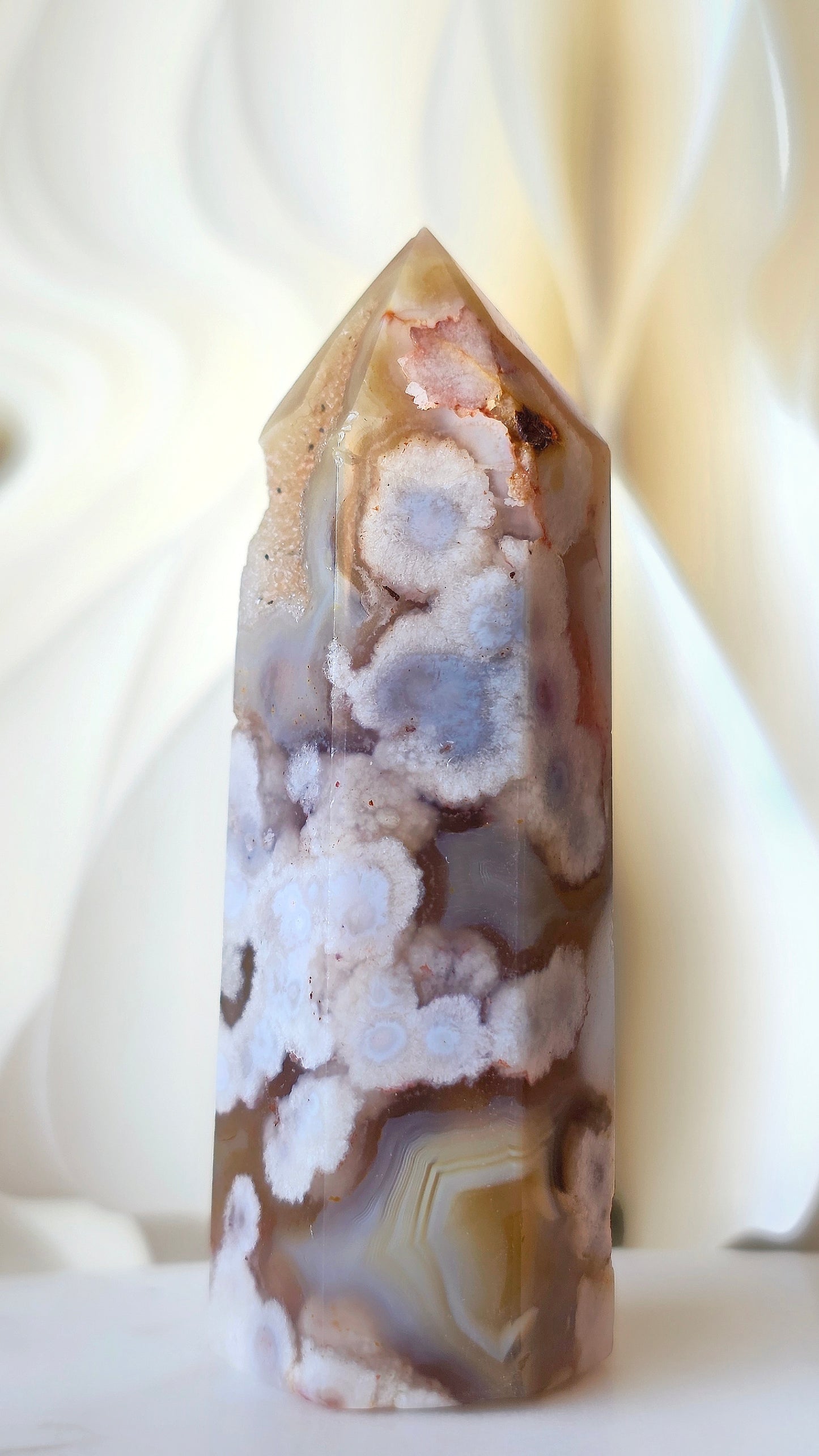 Kirschblütenchalcedon – Seltene Schönheit mit Blütenmagie in Blau, Beige & Rosa