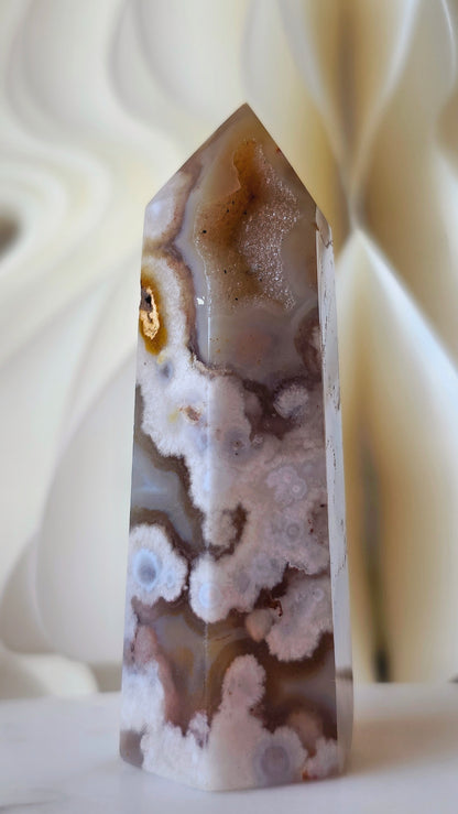 Kirschblütenchalcedon – Seltene Schönheit mit Blütenmagie in Blau, Beige & Rosa