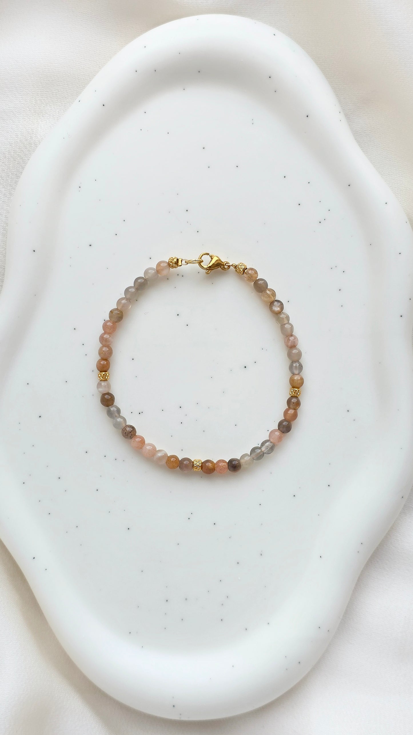 LUNAR GLOW · Edelstein Armband