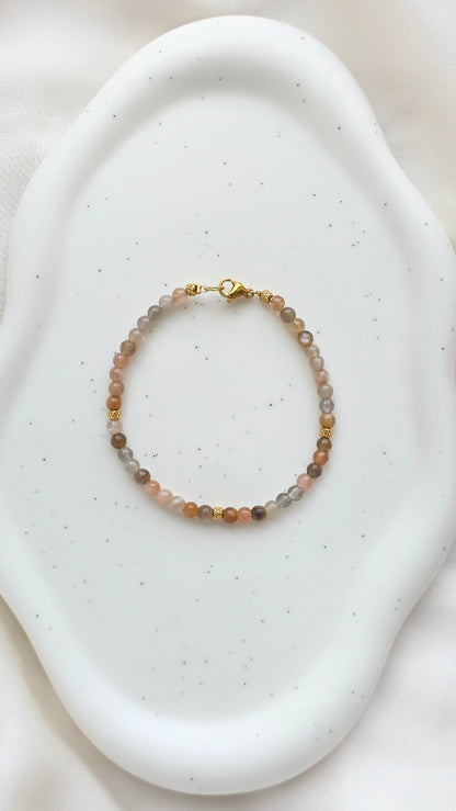 LUNAR GLOW · Edelstein Armband