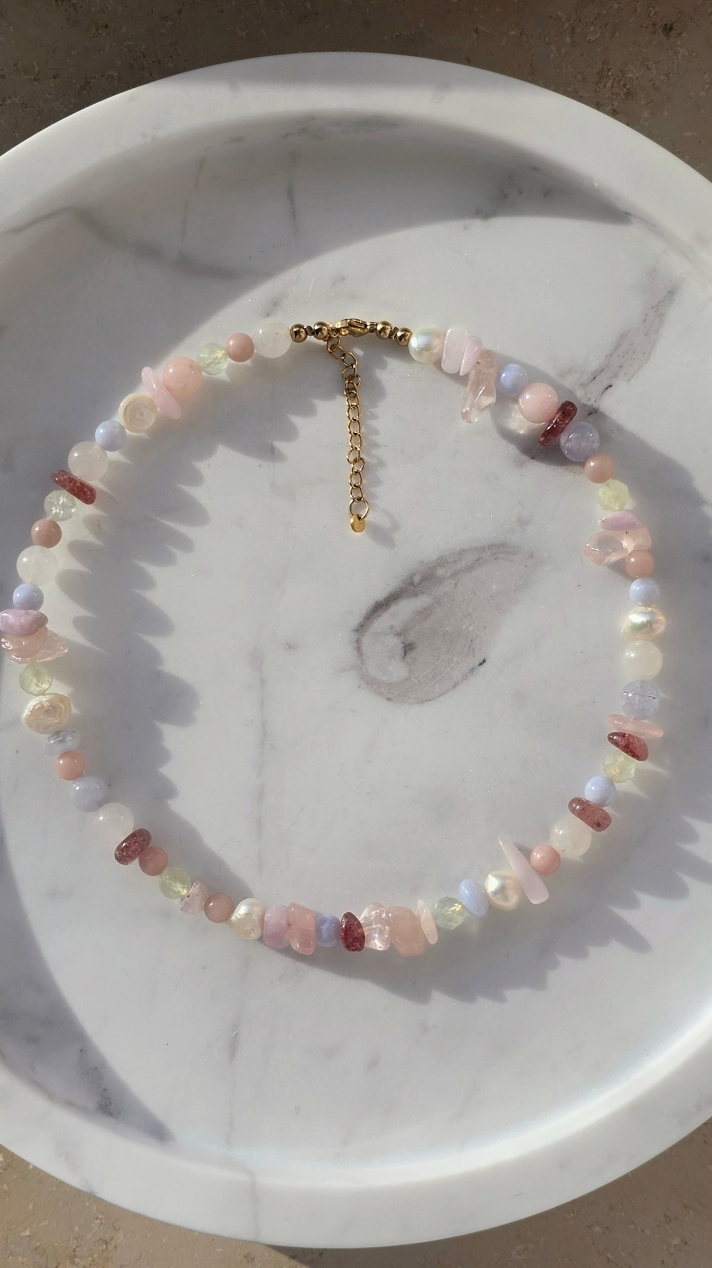 SOFT BLOOM · Multicolor Edelsteinkette