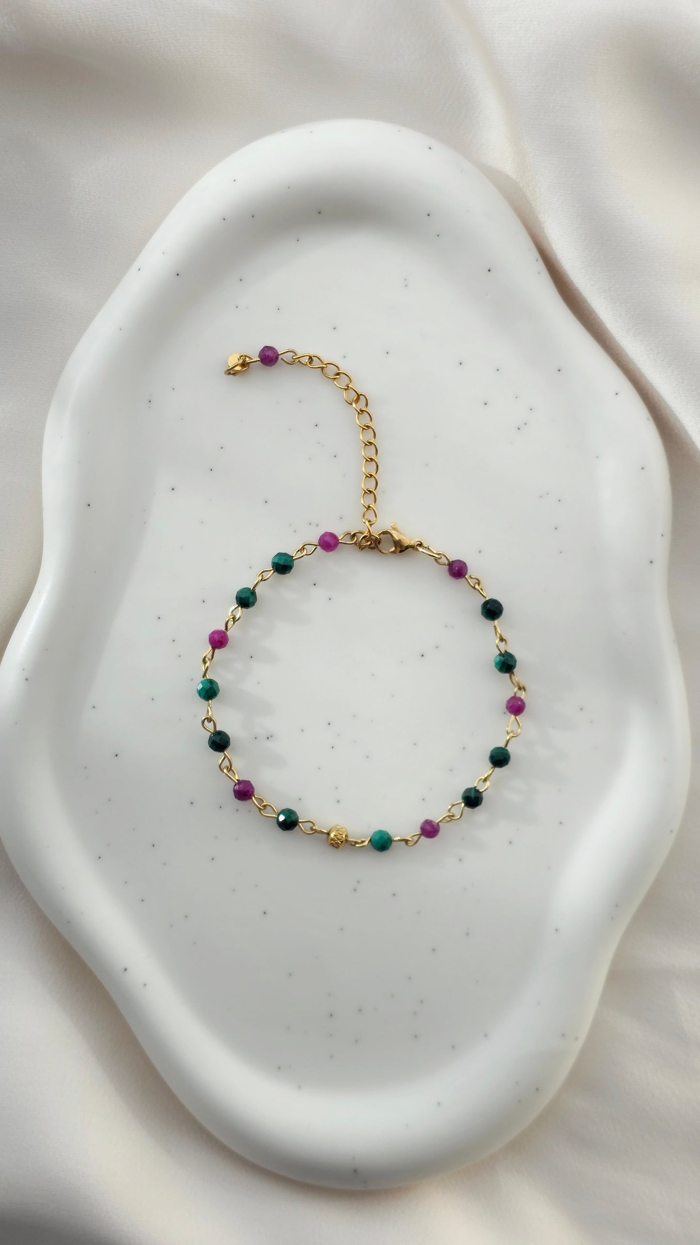 WINTER RUBY FOREST · Edelstein Armband
